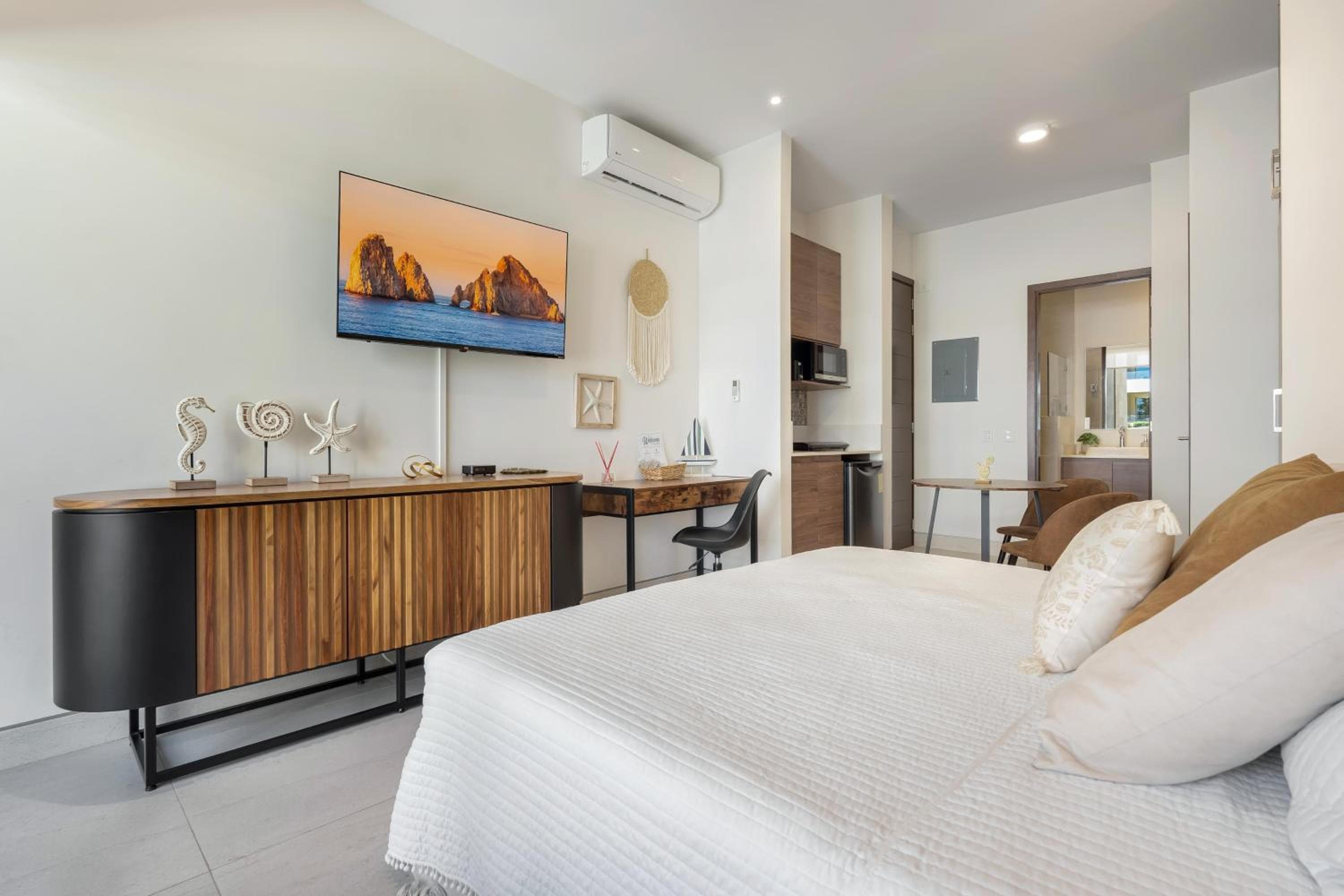 Precioso estudio con balcón, gran ubicación en Cabo San Lucas - Estacionamiento gratis — 27