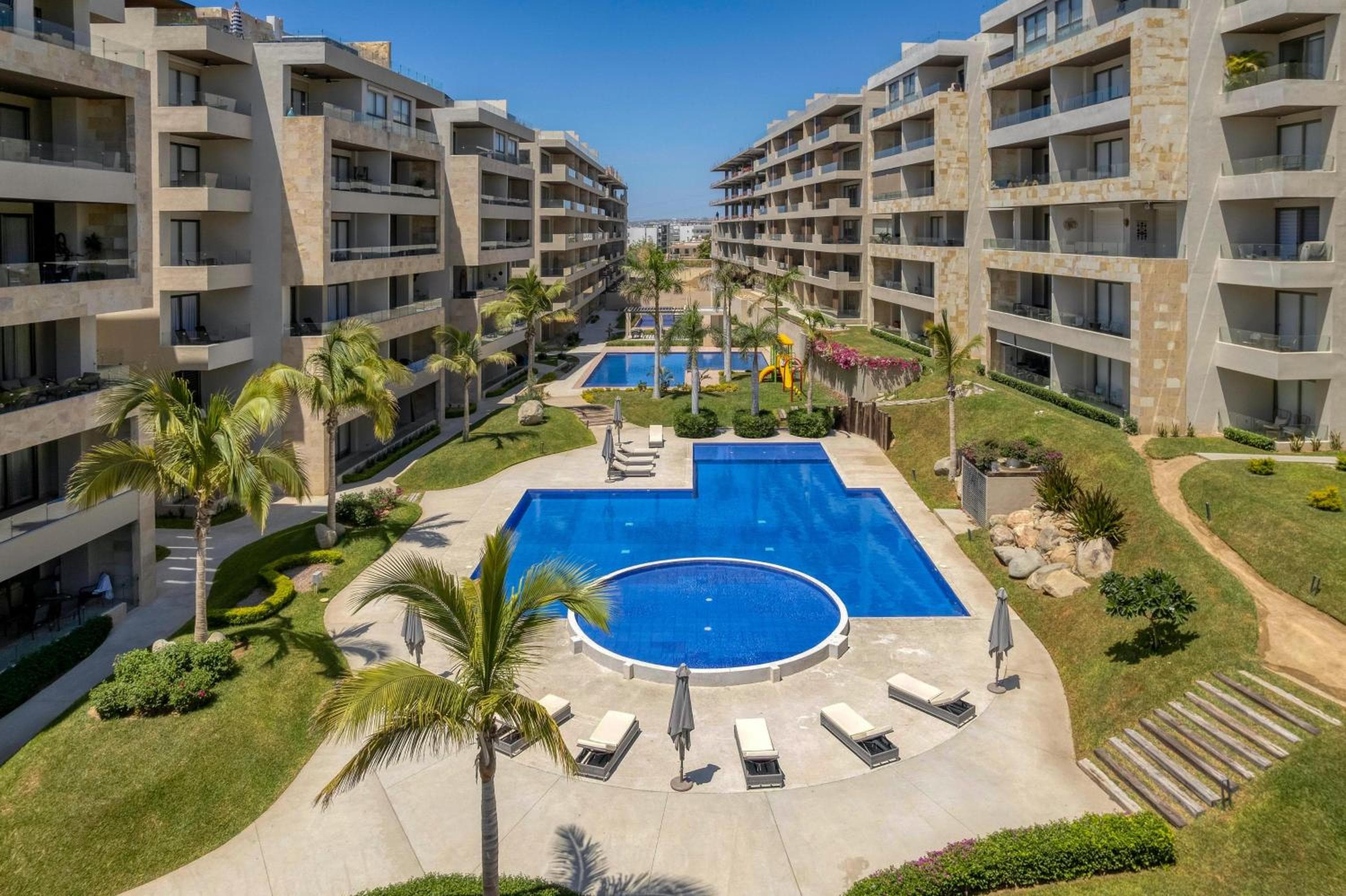 Precioso estudio con balcón, gran ubicación en Cabo San Lucas - Estacionamiento gratis — 4