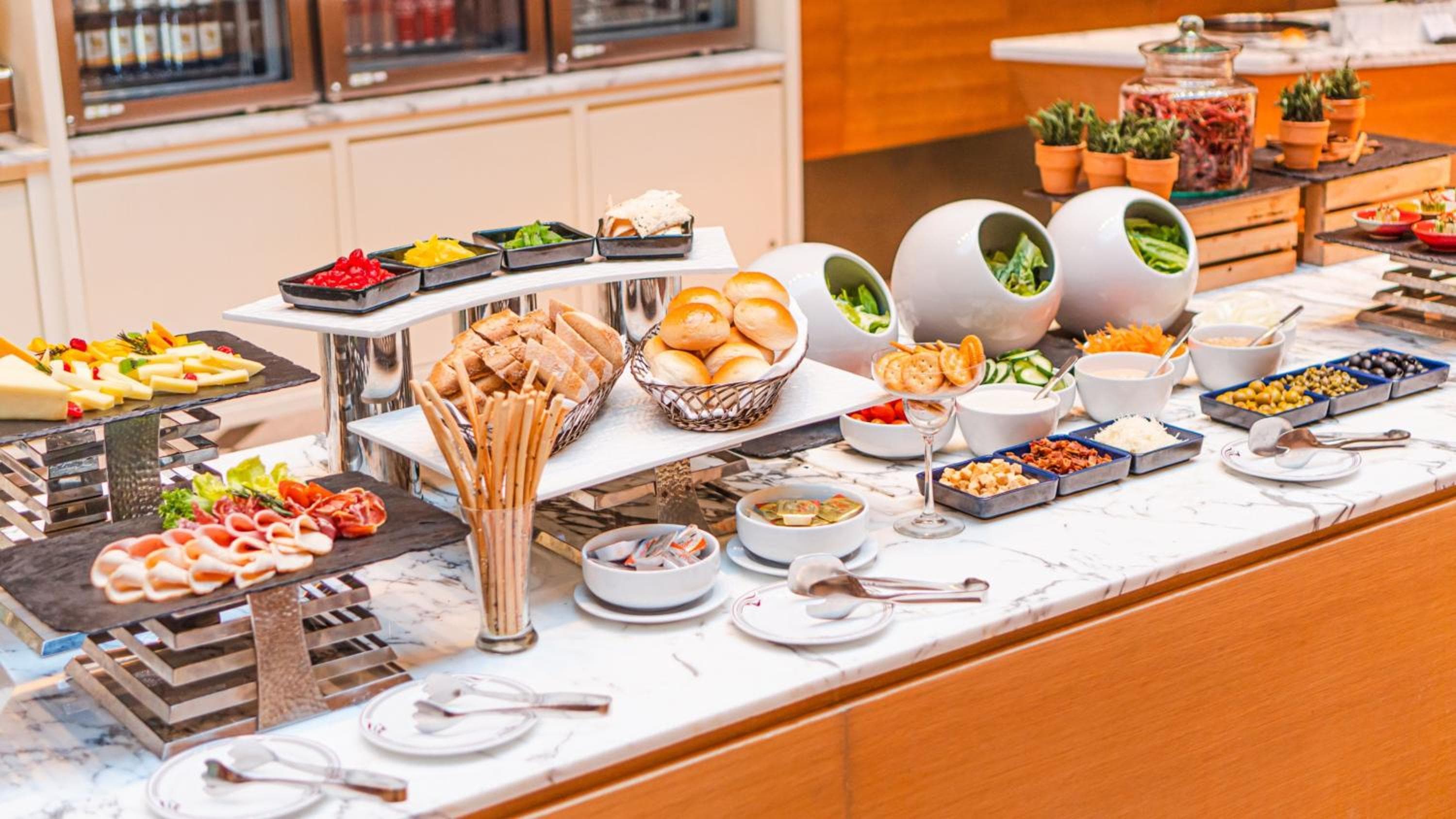 Crowne Plaza Bangkok Lumpini Park by IHG — 10