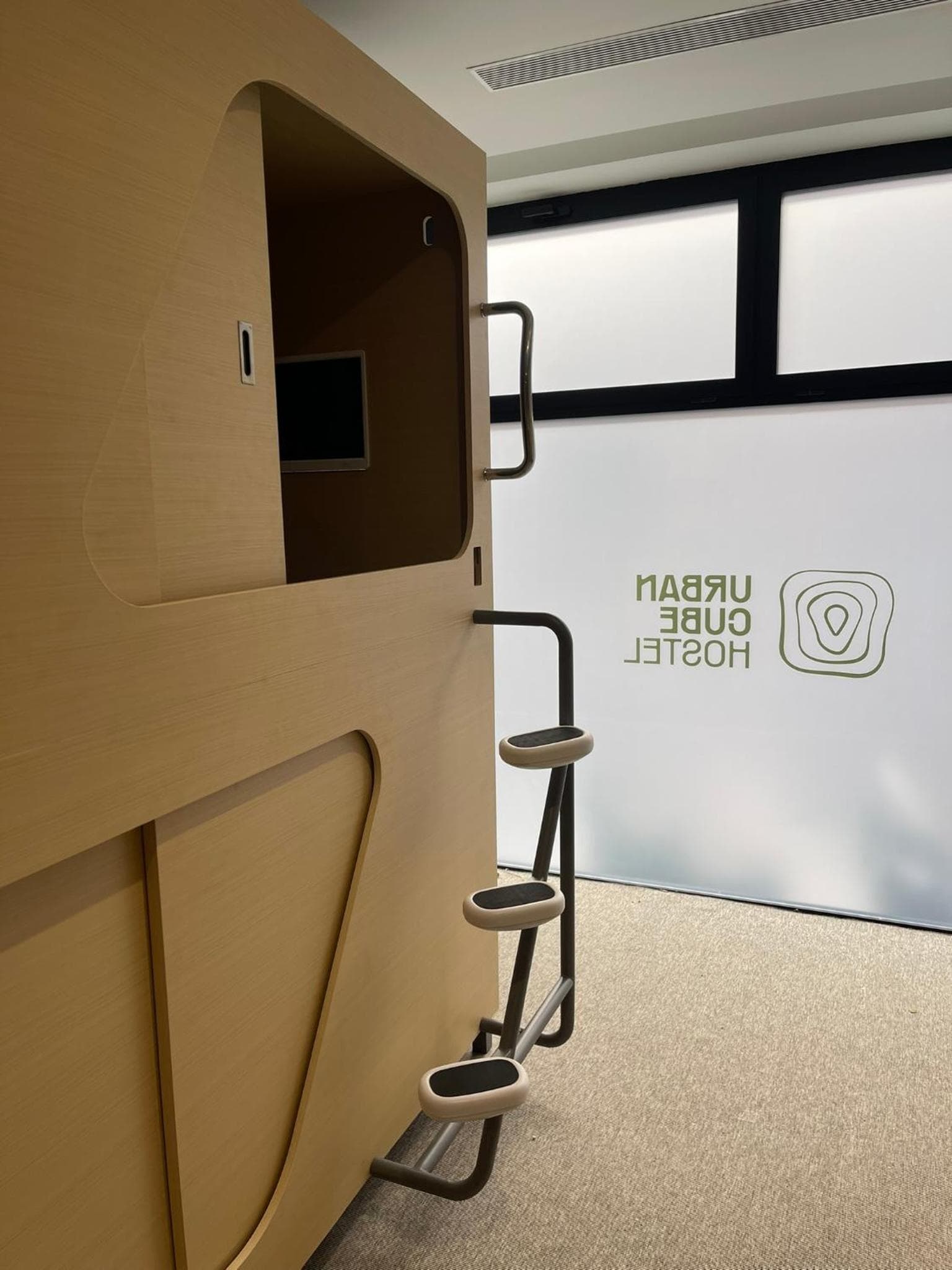 Urban Cube Hostel Sevilla — 9