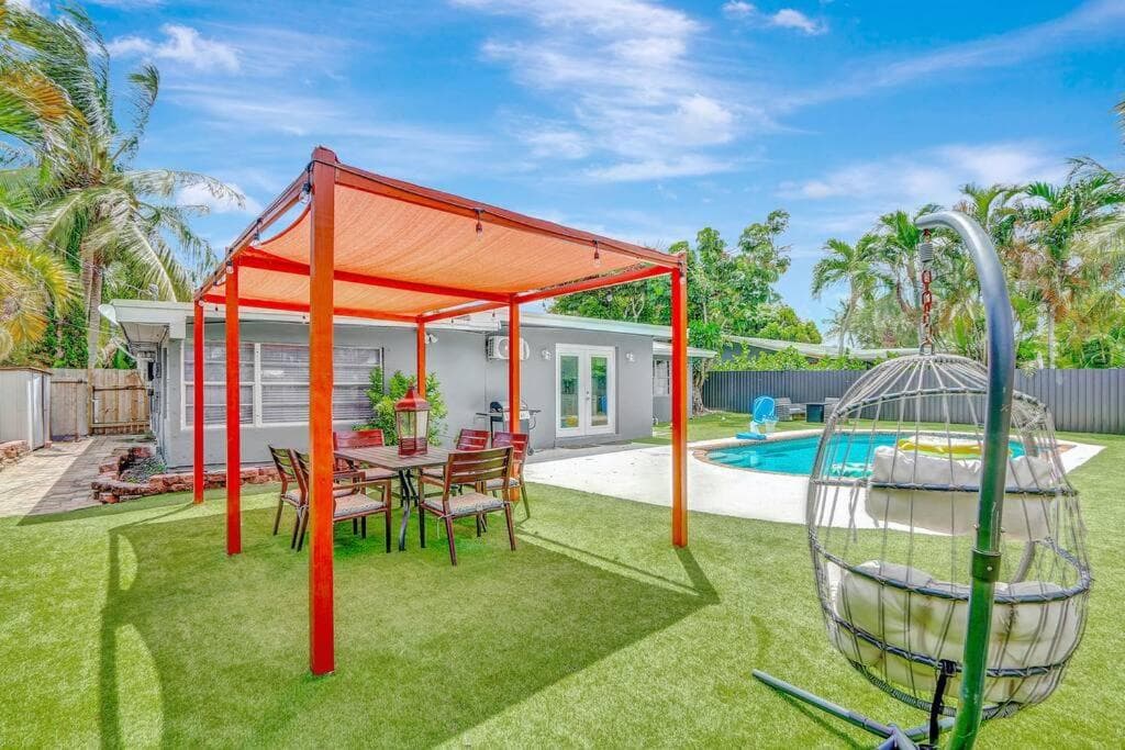 Fort Lauderdale Tropical Oasis Pool Retreat — 3