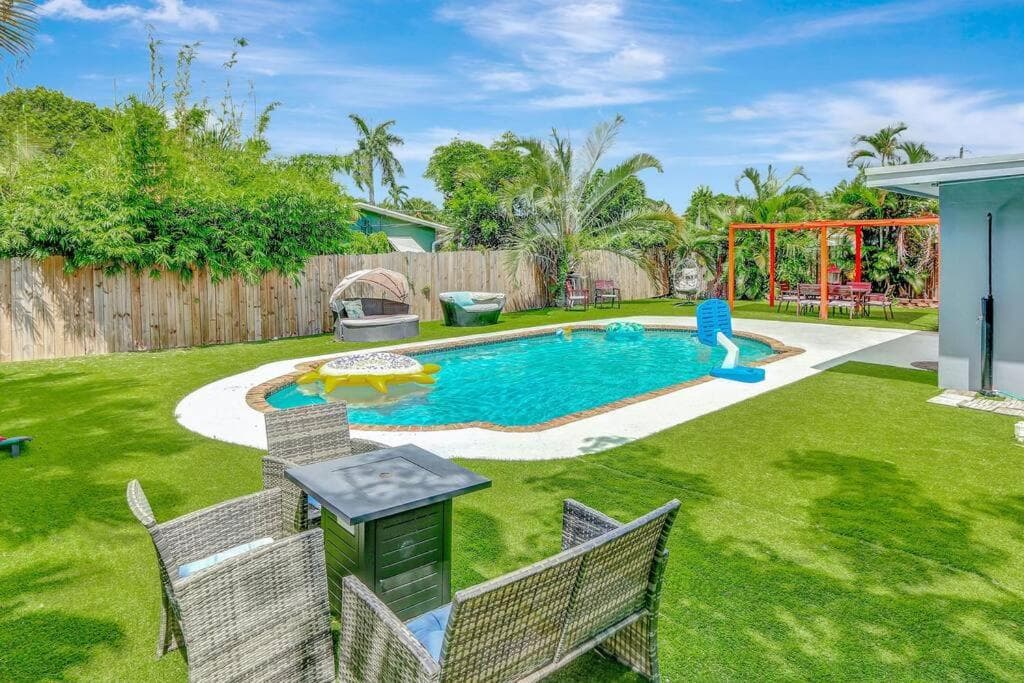 Fort Lauderdale Tropical Oasis Pool Retreat — 2