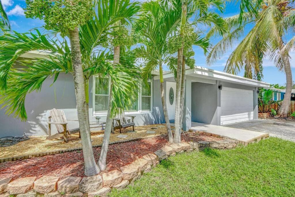 Fort Lauderdale Tropical Oasis Pool Retreat — 1