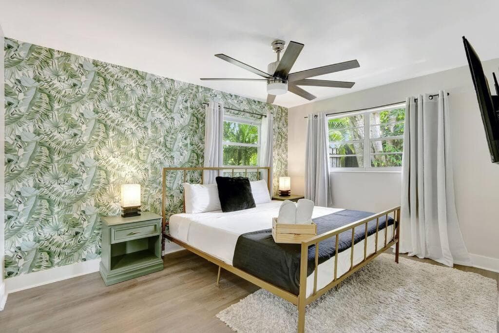 Fort Lauderdale Tropical Oasis Pool Retreat — 13