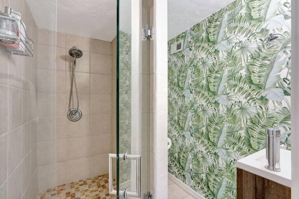 Fort Lauderdale Tropical Oasis Pool Retreat — 24
