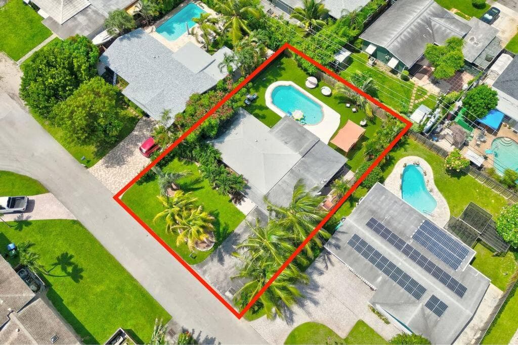 Fort Lauderdale Tropical Oasis Pool Retreat — 25