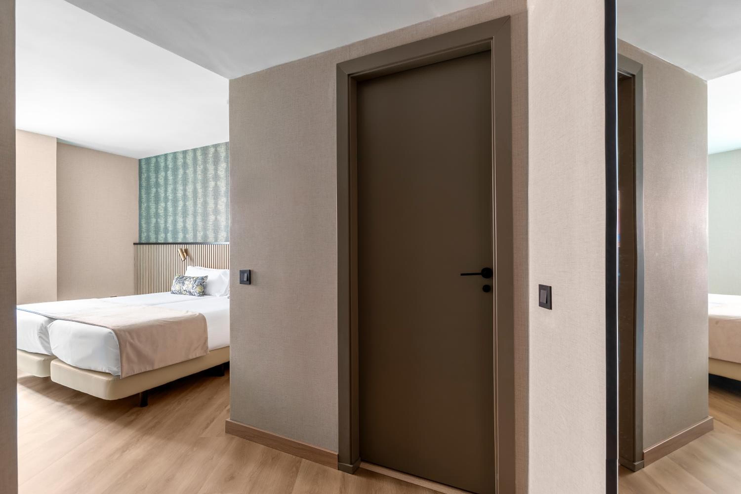 Acta Pirámides — 4