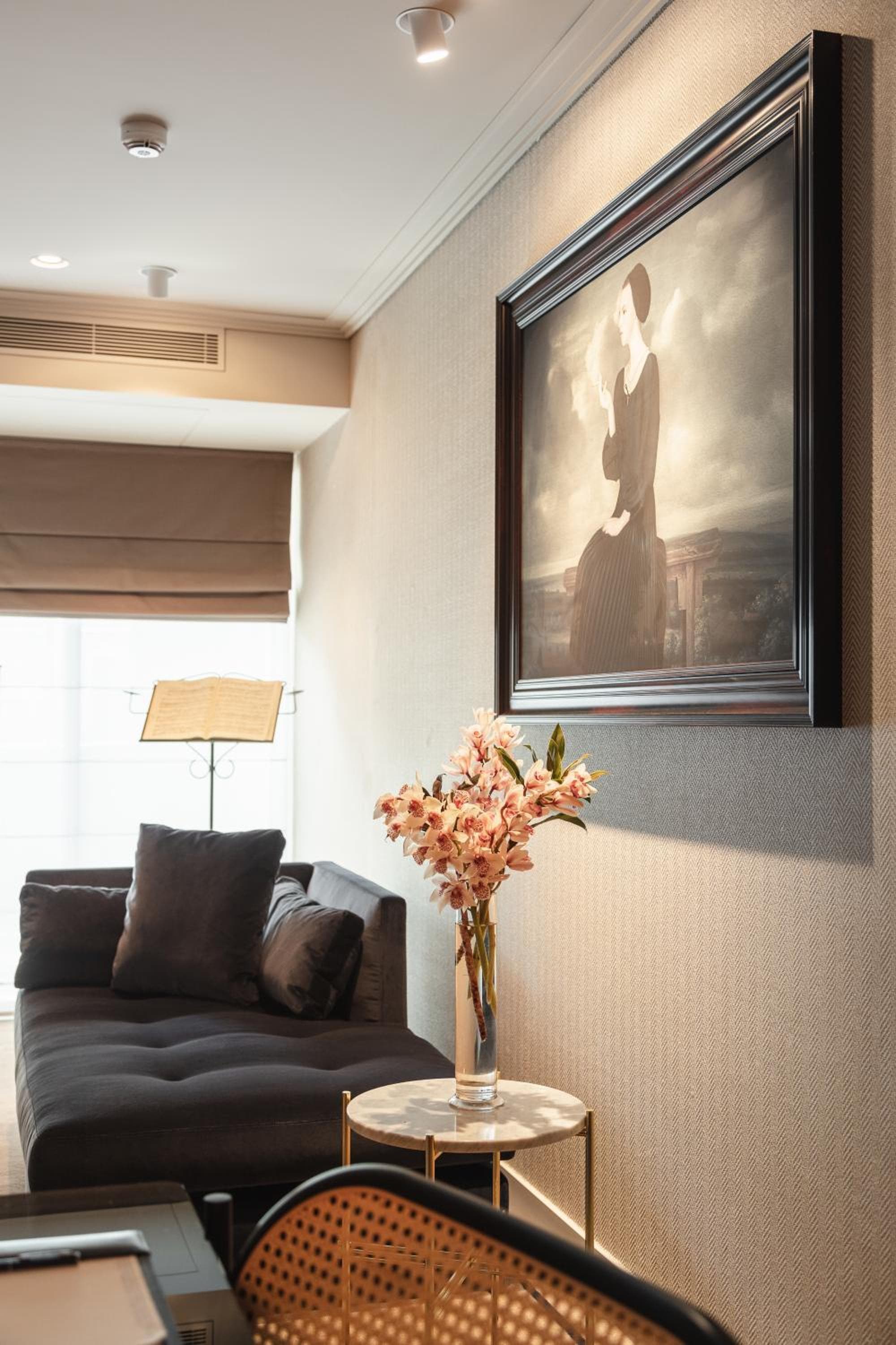 Hotel 717 — 25