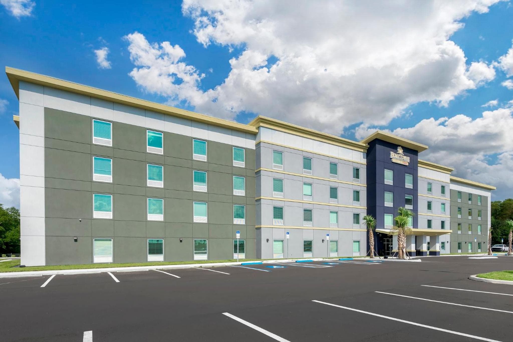 HomeTowne Studios by Red Roof Tampa - Airport — 1