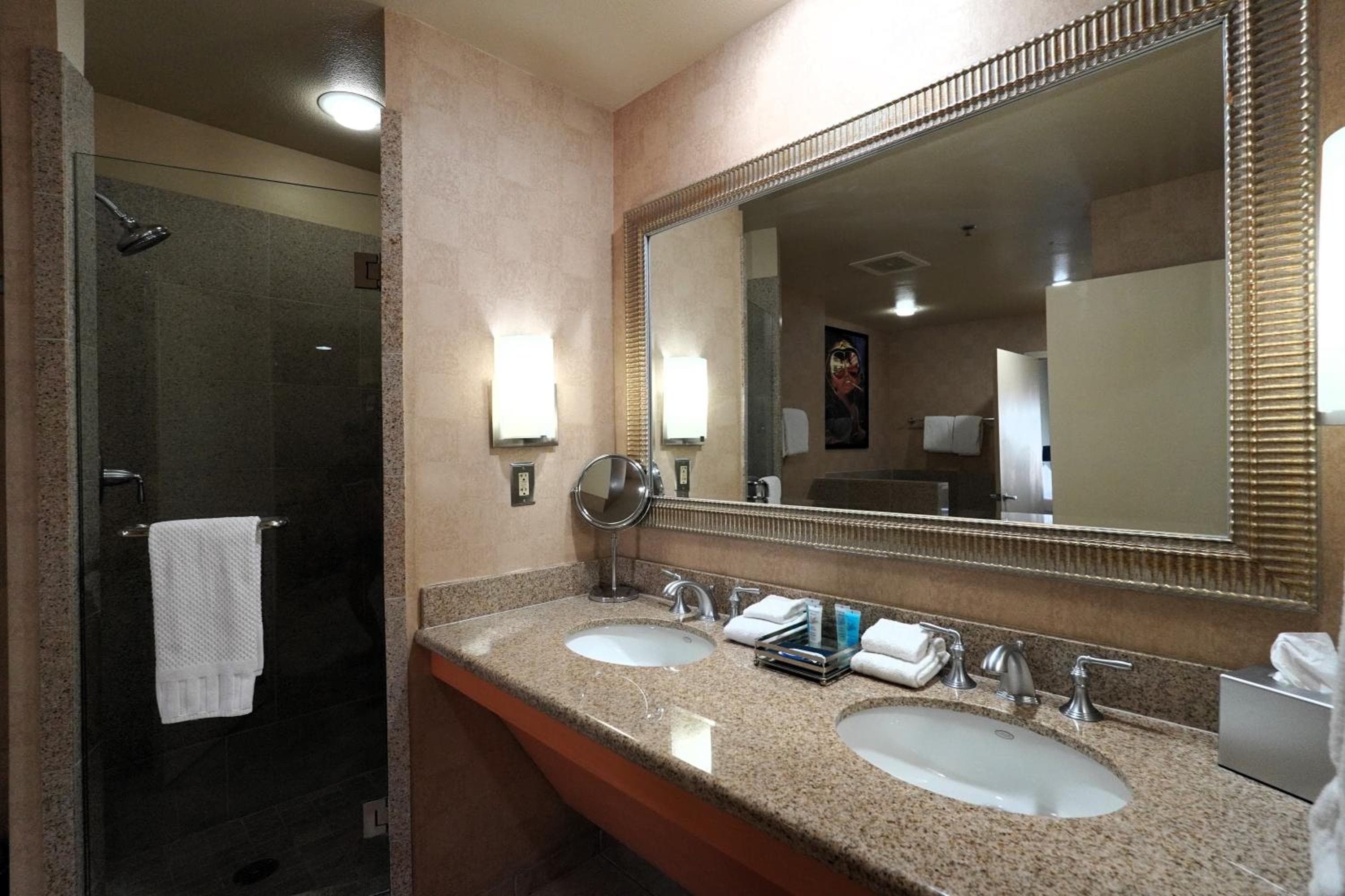 SPHERE IN 4K - Vintage Vegas Condo with Sphere and Strip Views! — 4