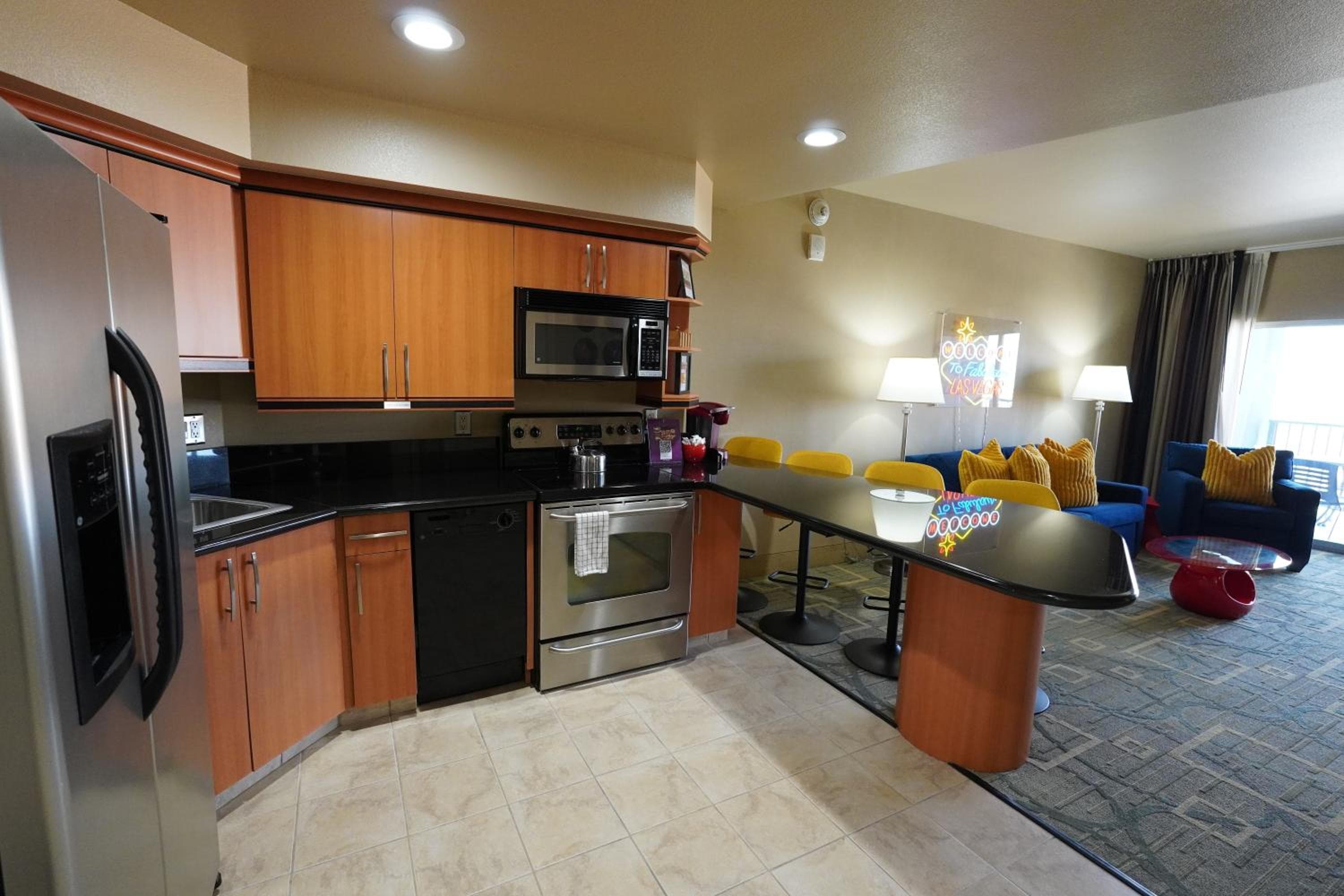 SPHERE IN 4K - Vintage Vegas Condo with Sphere and Strip Views! — 17