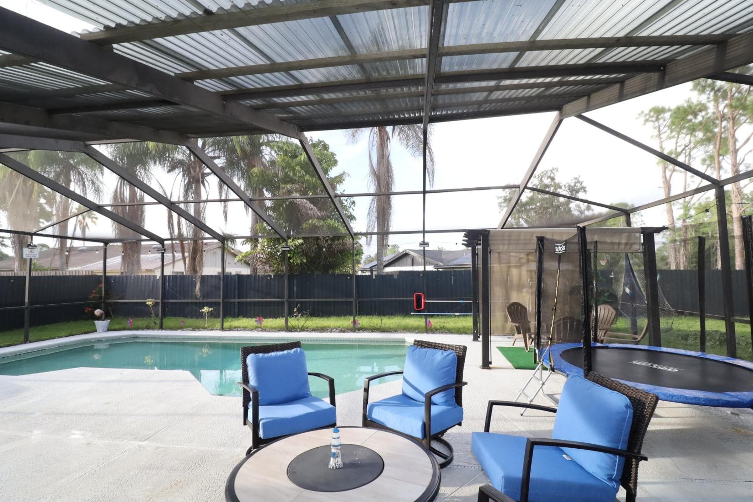 Piscina de casa de lujo: paraíso ideal para jugar y trabajar — 5