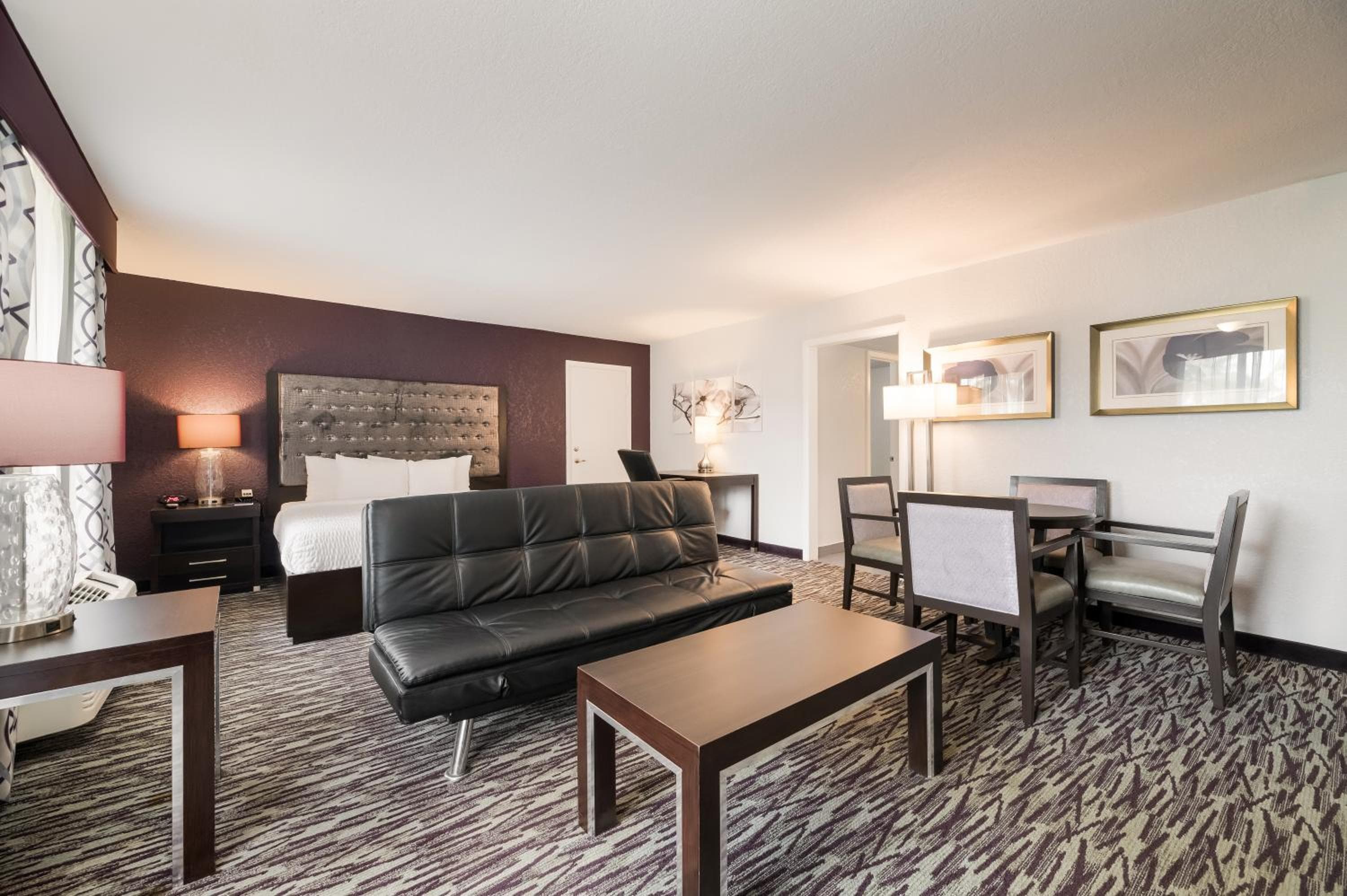 Clarion Inn & Suites Across From Universal Orlando Resort — 6