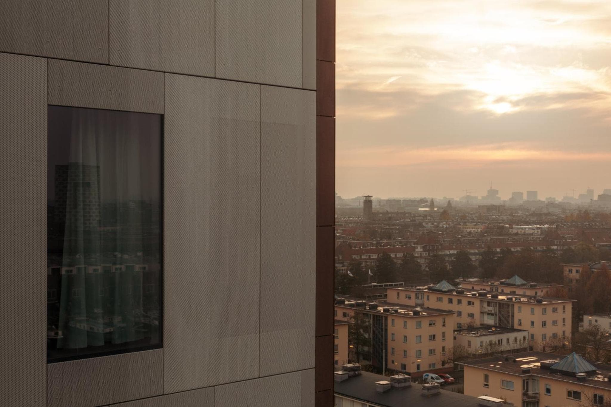 Holiday Inn - the niu, Fender Amsterdam — 14