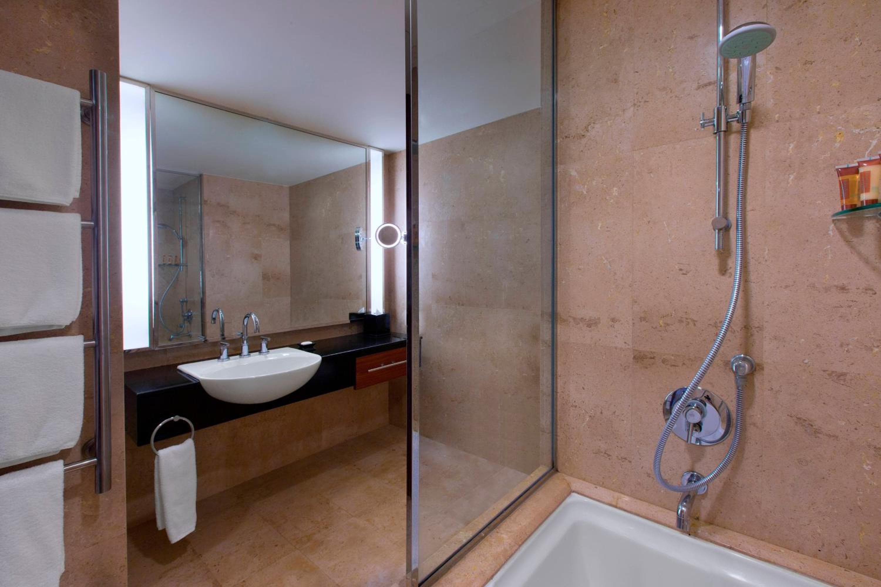 Royal Orchid Sheraton Riverside Hotel Bangkok — 30