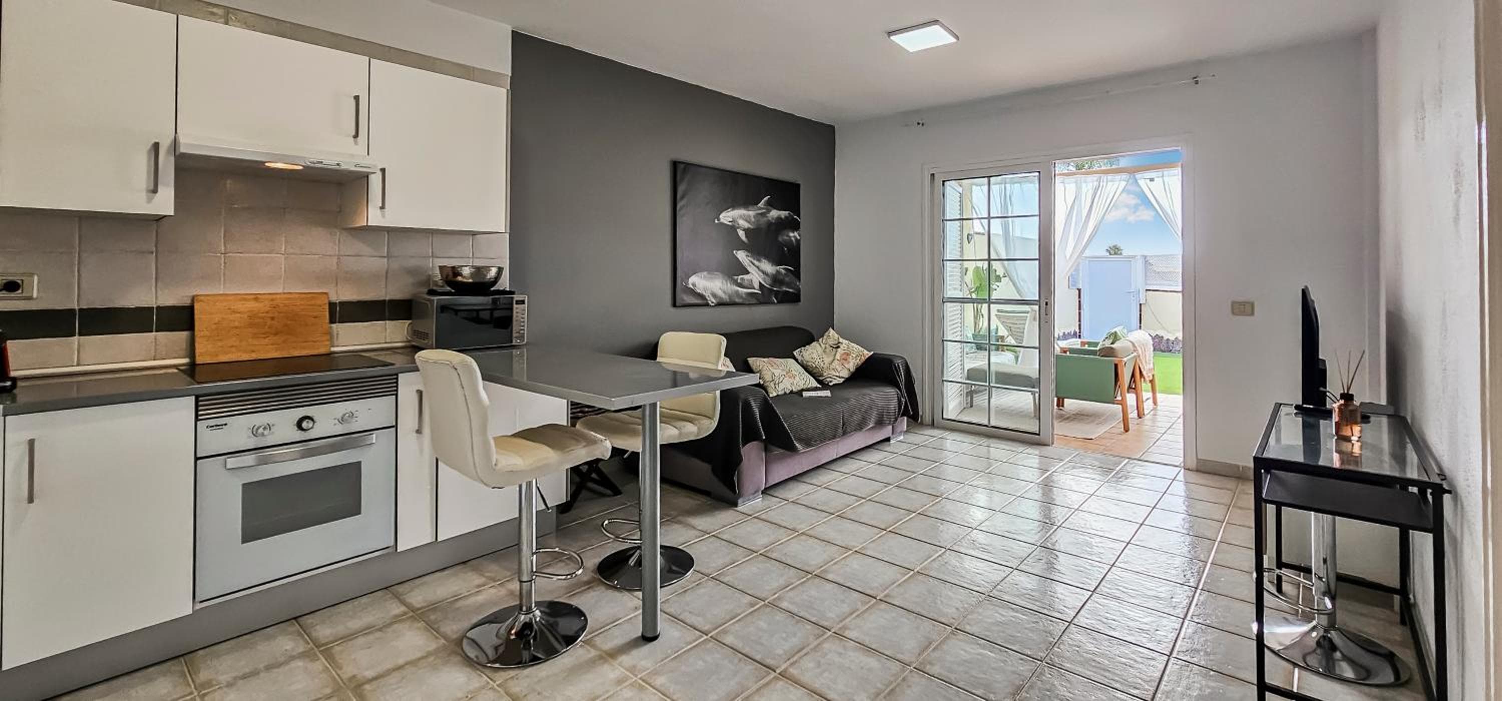 Sunny Garden 1 BR Apartment Arona — 2
