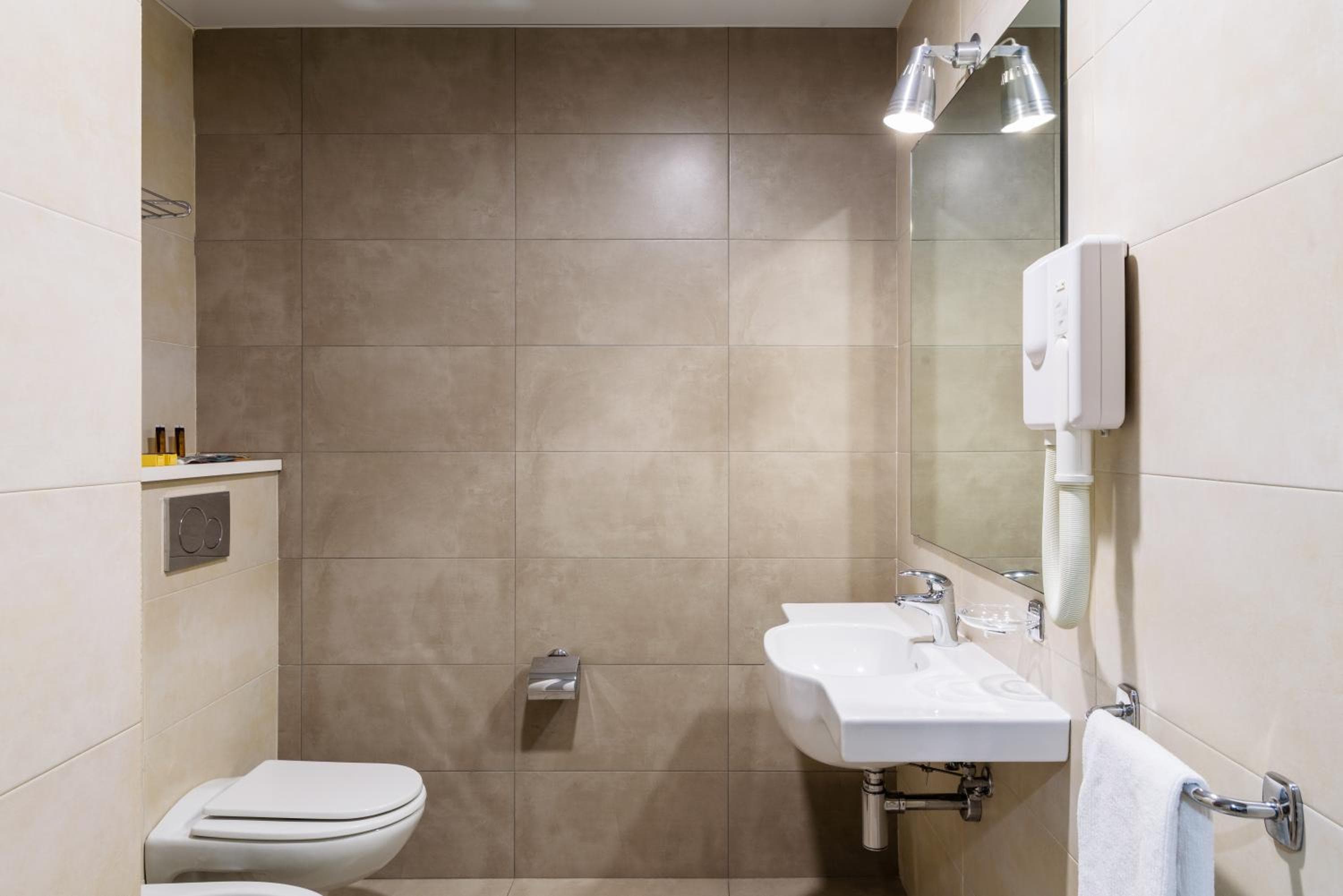 B&B HOTEL Milano Ornato — 28