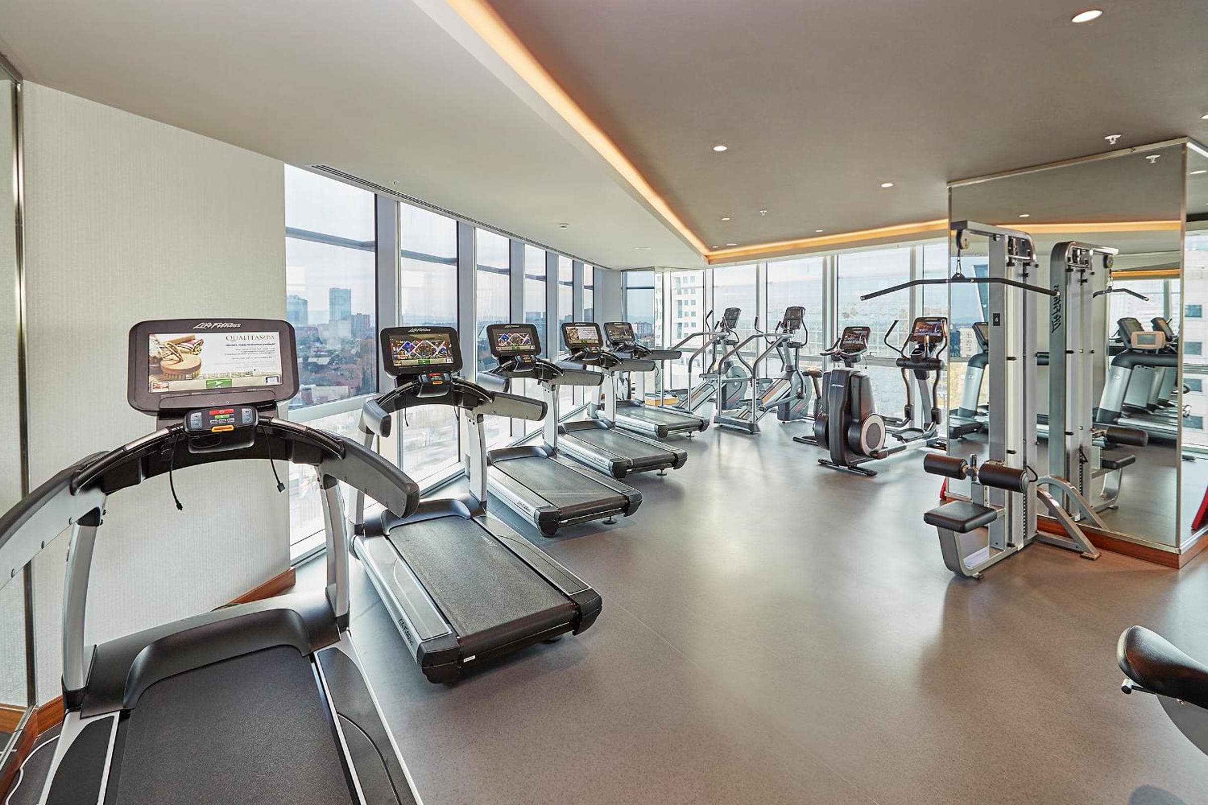 Wyndham Grand Istanbul Levent Hotel & Conference Center — 16