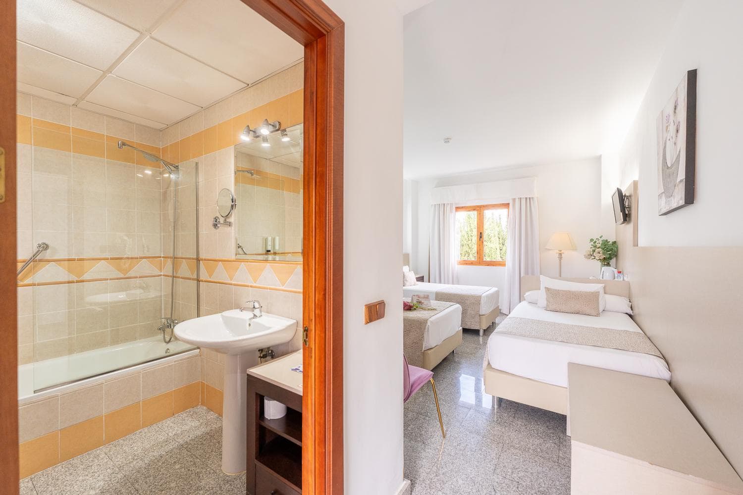 Hotel Plaza Del Castillo — 26