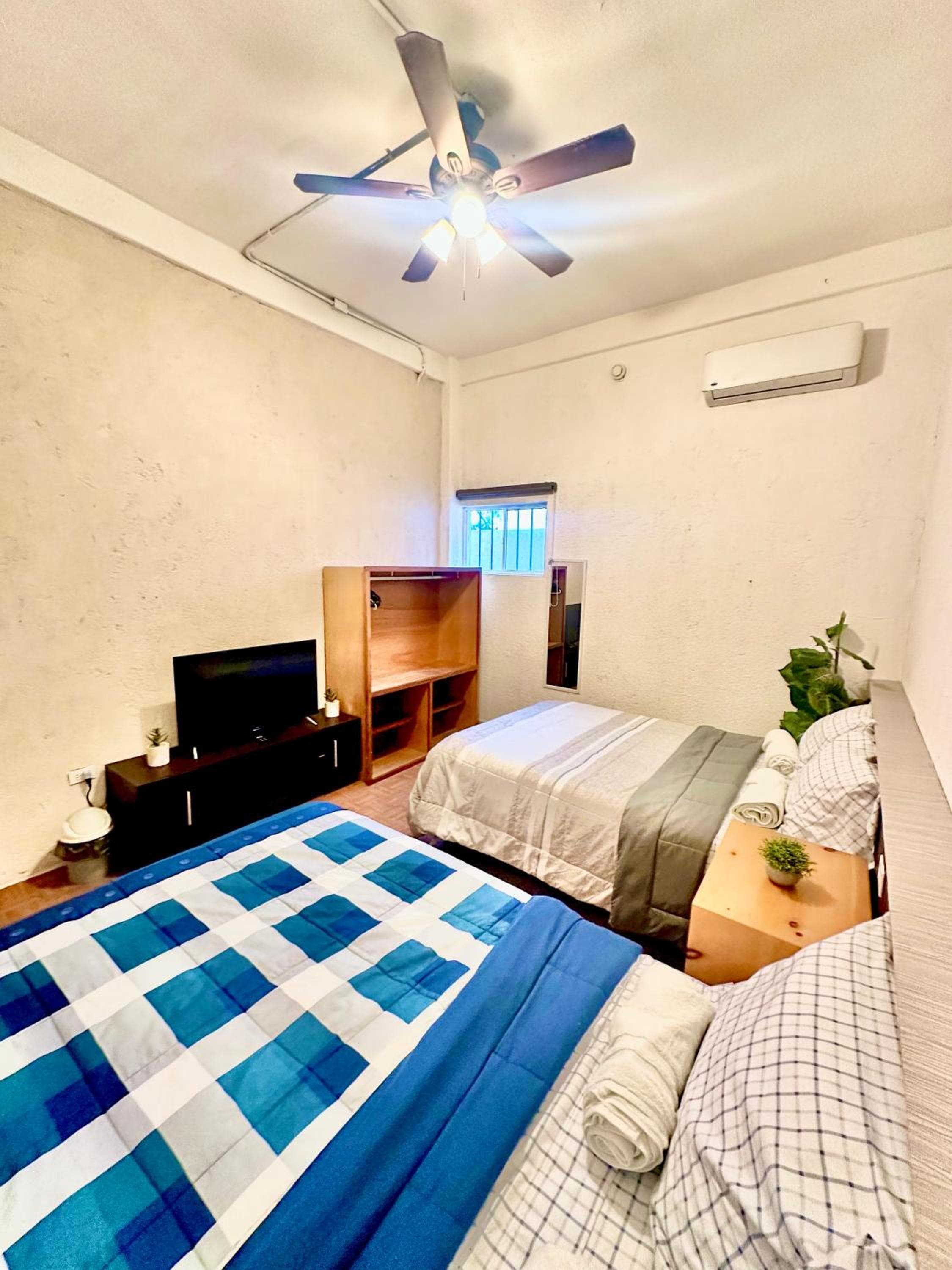Zentrale Wohnung, 2 Schlafzimmer, 4 Doppelbetten, 1 Vollbad, 1 Parkplatz — 2