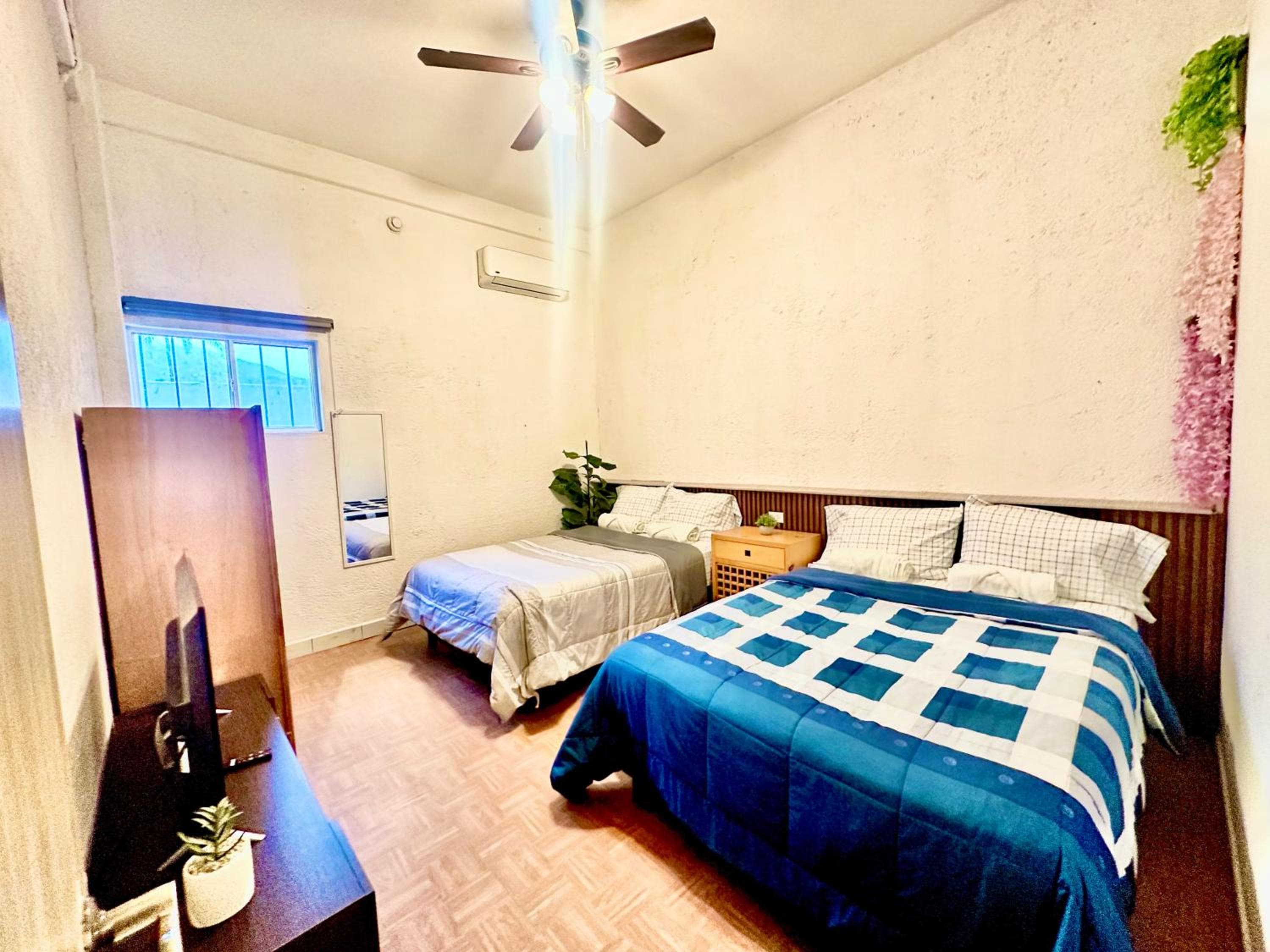 Zentrale Wohnung, 2 Schlafzimmer, 4 Doppelbetten, 1 Vollbad, 1 Parkplatz — 1