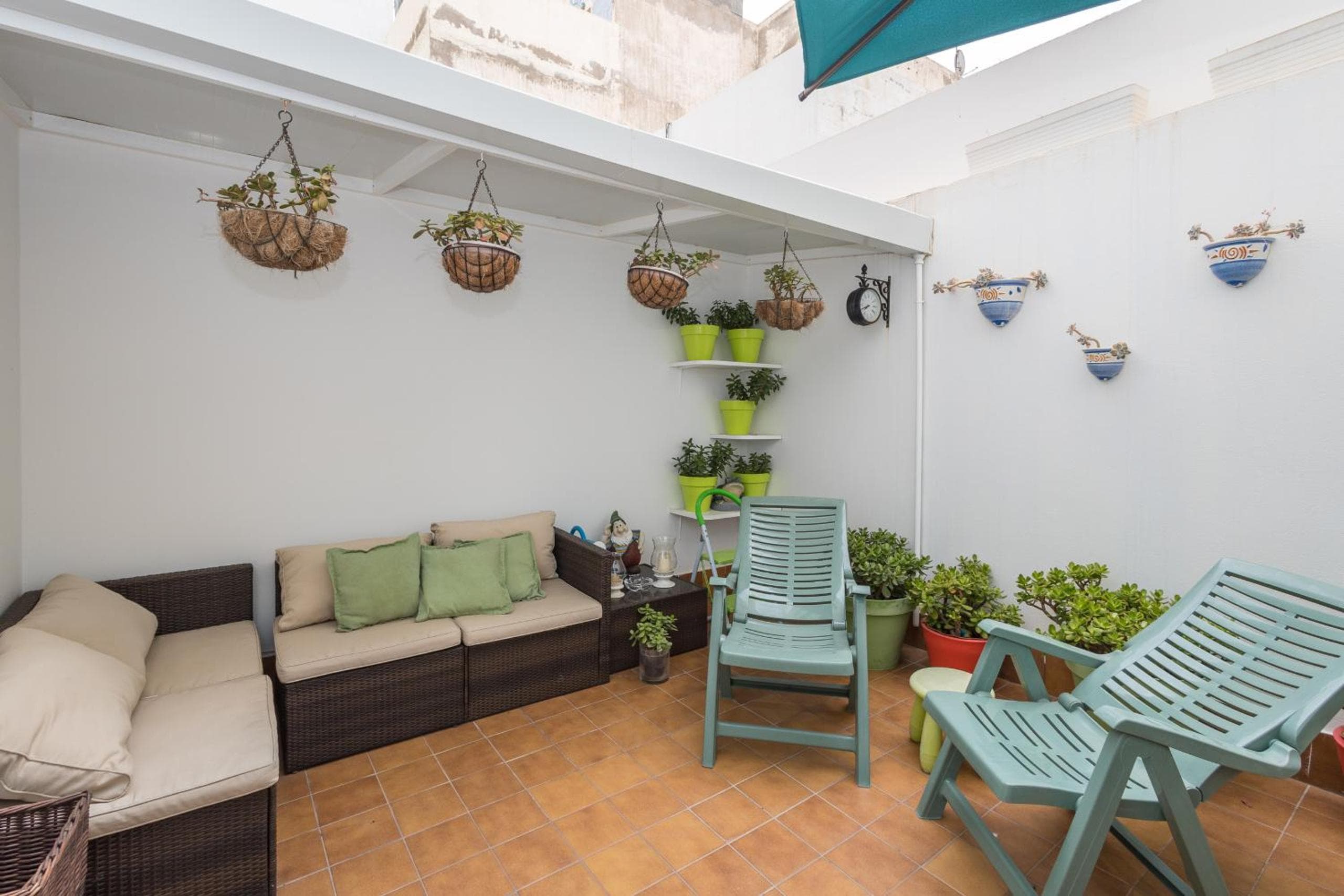 3BR Spacious Patio Home 2 Min to Beach - Parking — 3