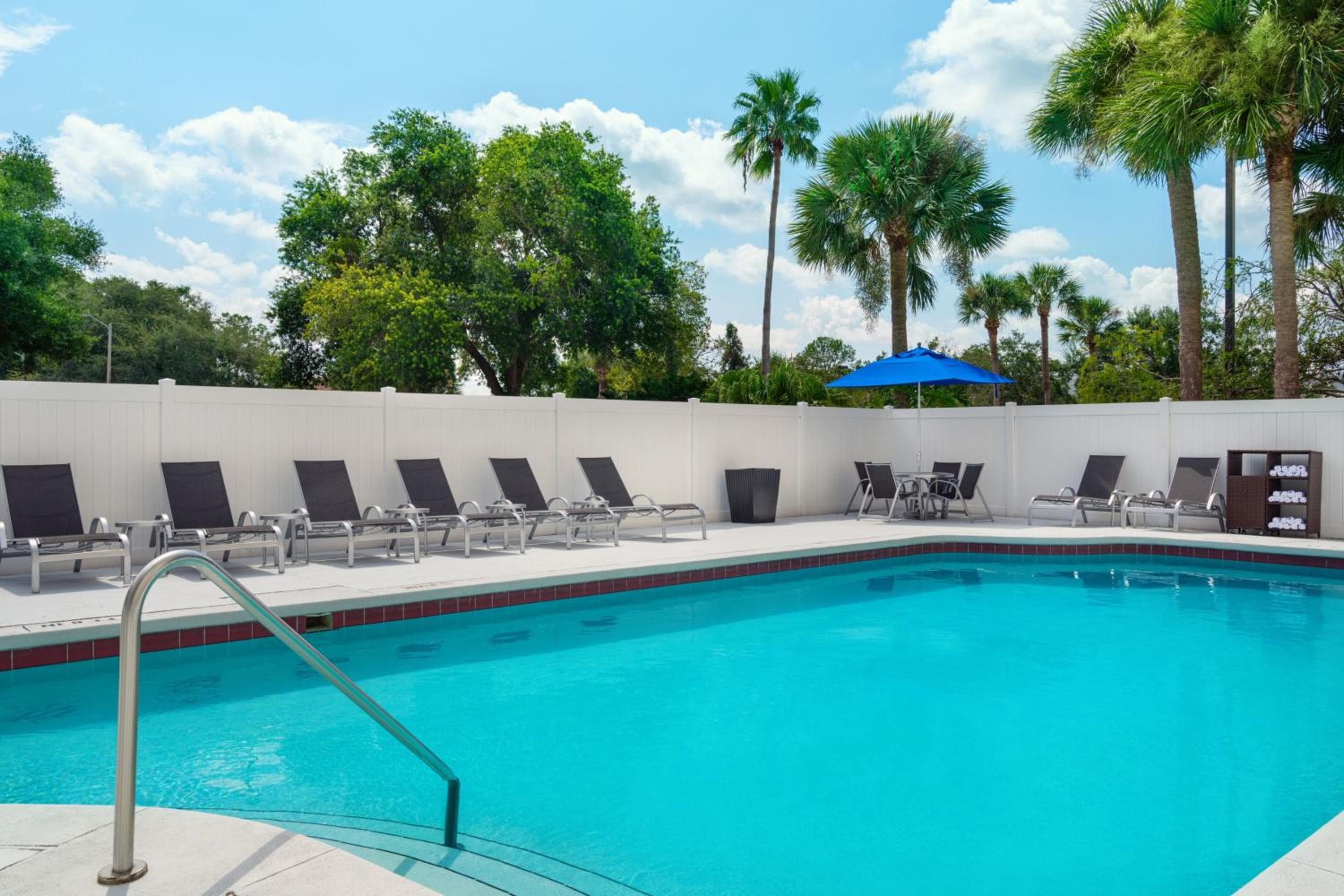 Fairfield Inn & Suites by Marriott Orlando Lake Buena Vista — 20