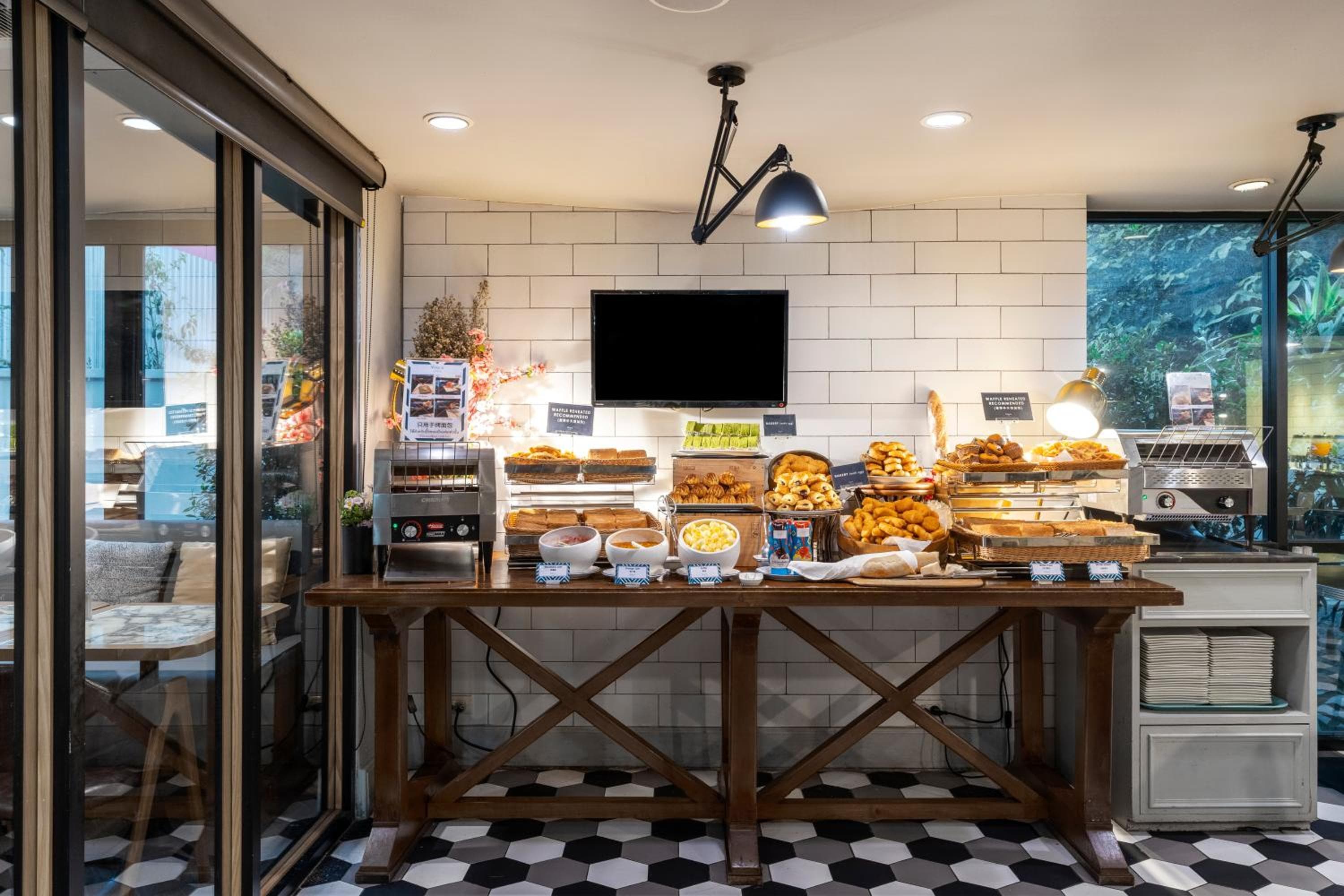 Vince Hotel Pratunam — 28