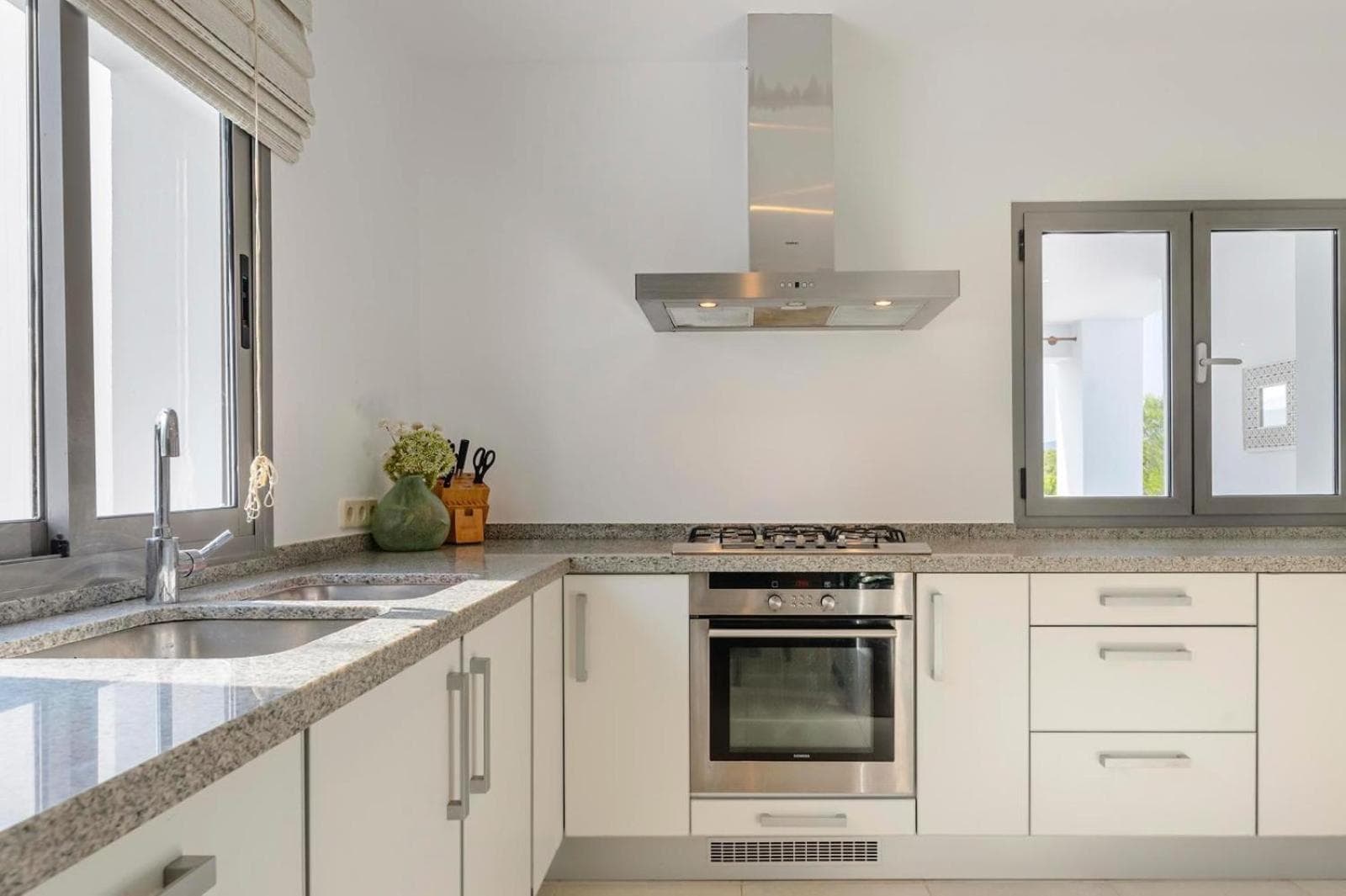 Villa Jondal — 12