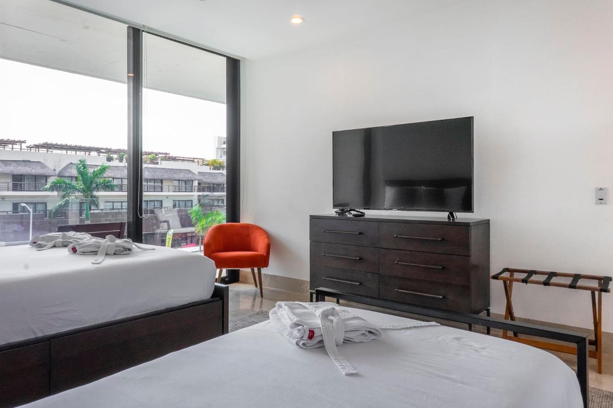 Oceana Luxury Apartment Walk to Beach and Day Club — 21