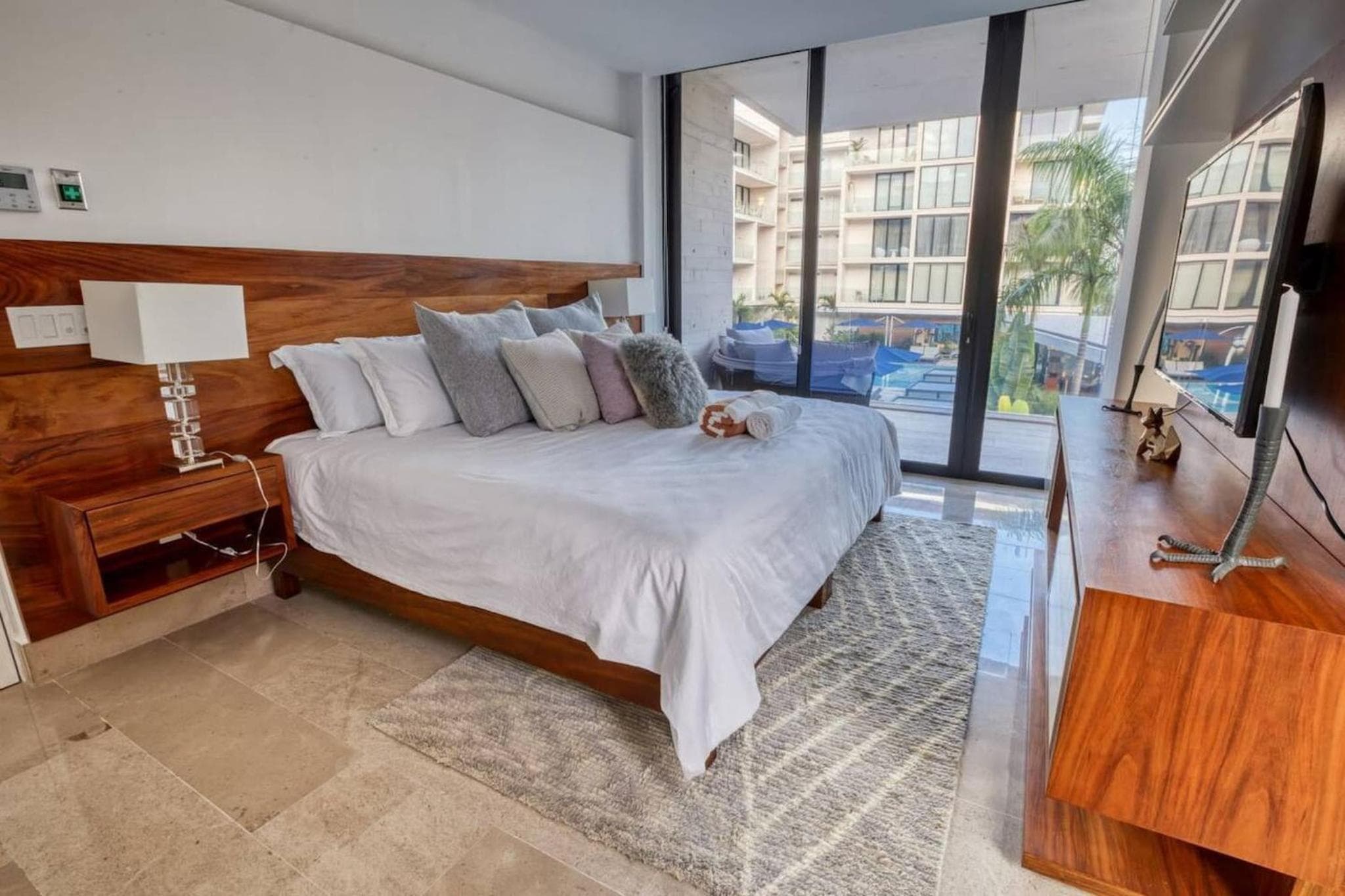 Oceana Luxury Apartment Walk to Beach and Day Club — 23