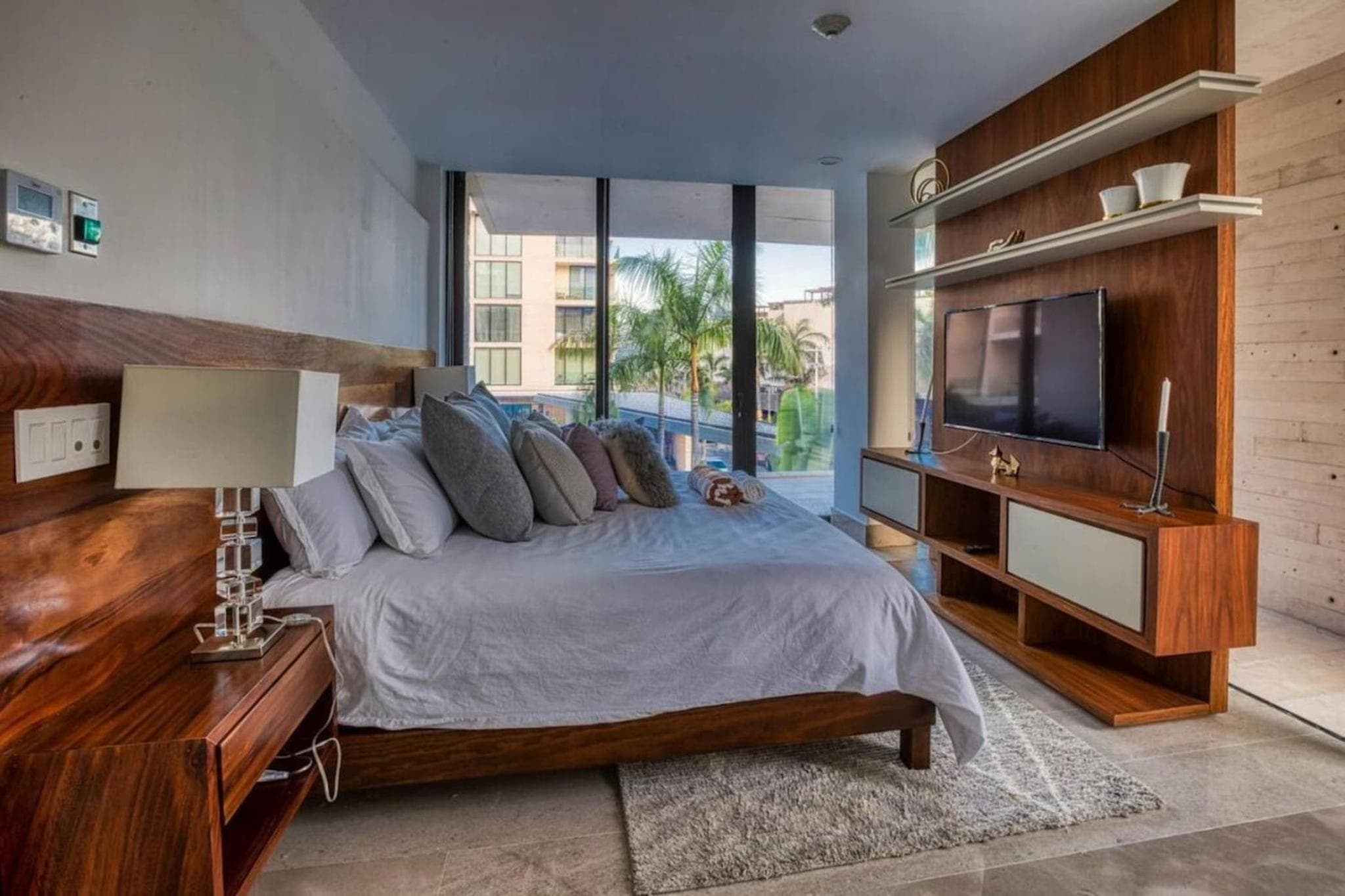 Oceana Luxury Apartment Walk to Beach and Day Club — 14