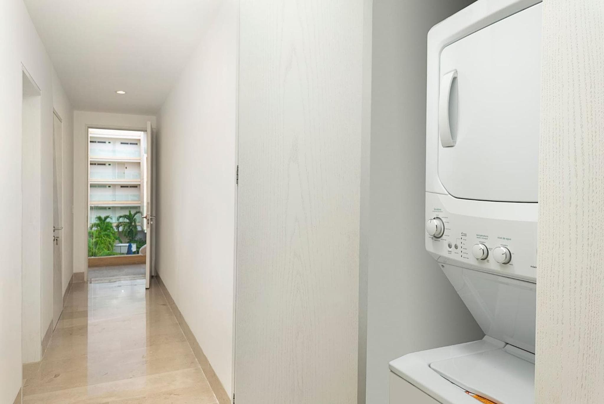 Oceana Luxury Apartment Walk to Beach and Day Club — 2