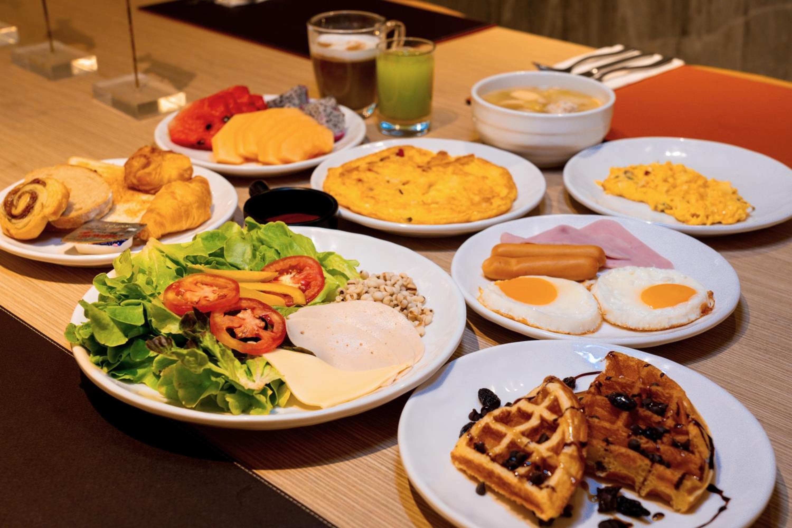 PARKROYAL Suites Bangkok — 11
