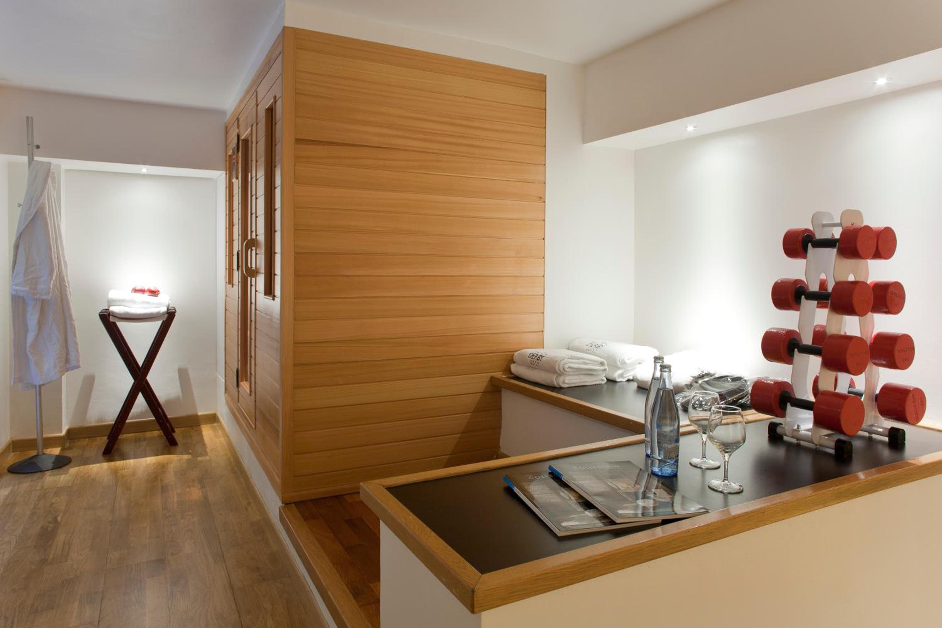Hotel Gran Derby Suites, un piccolo hotel di lusso nel mondo — 18