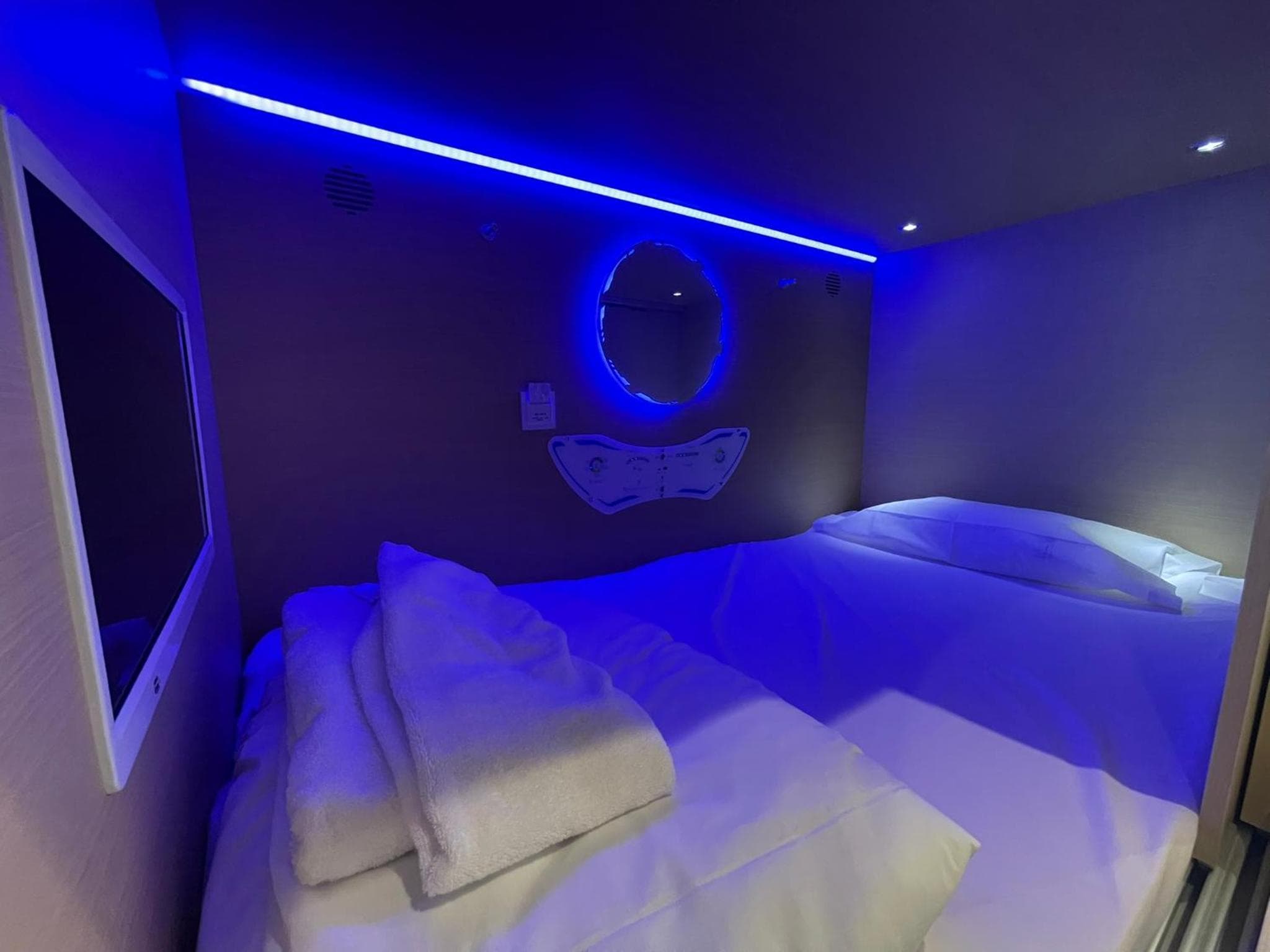 Urban Cube Hostel Sevilla — 8