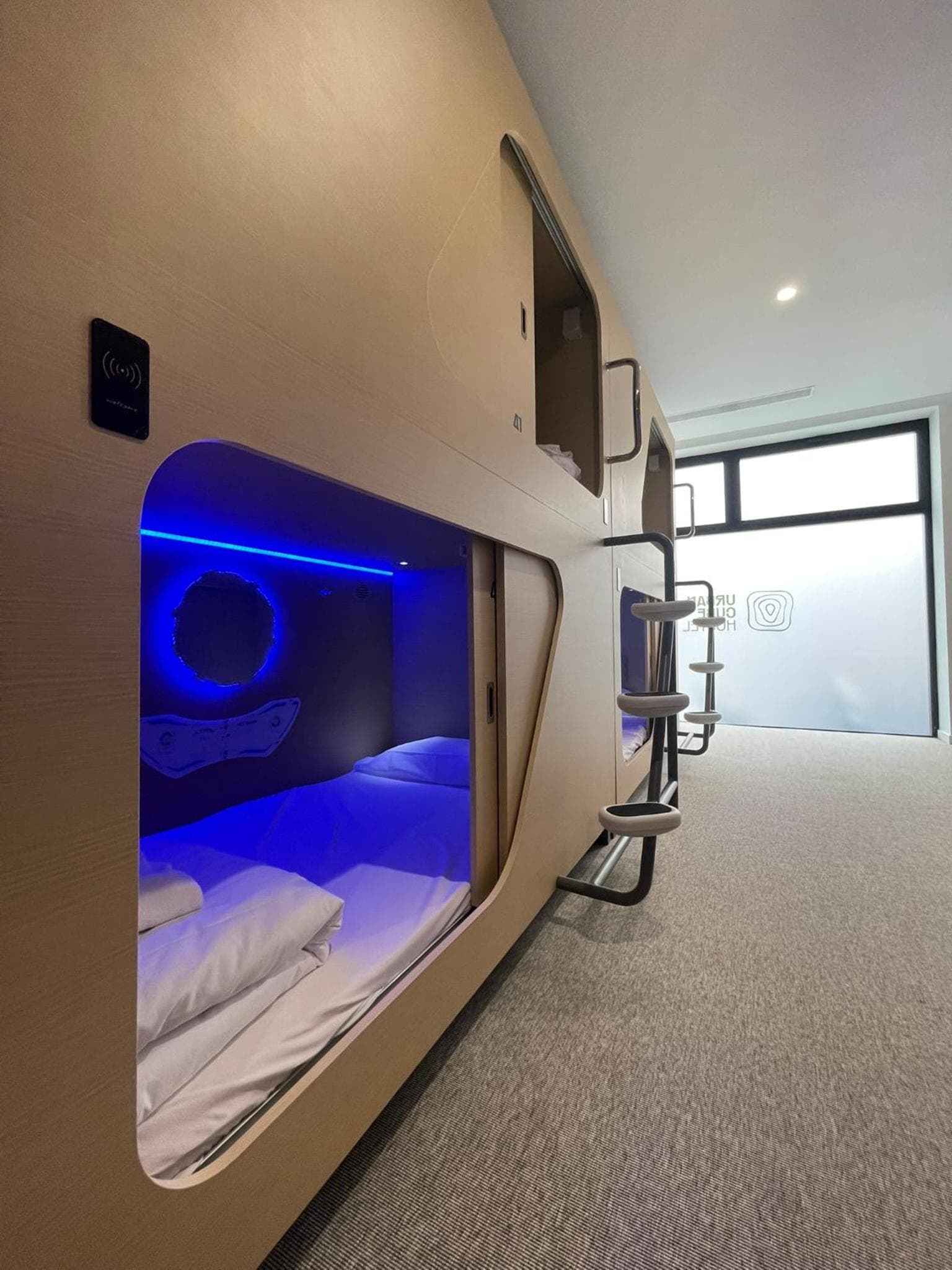 Urban Cube Hostel Sevilla — 10