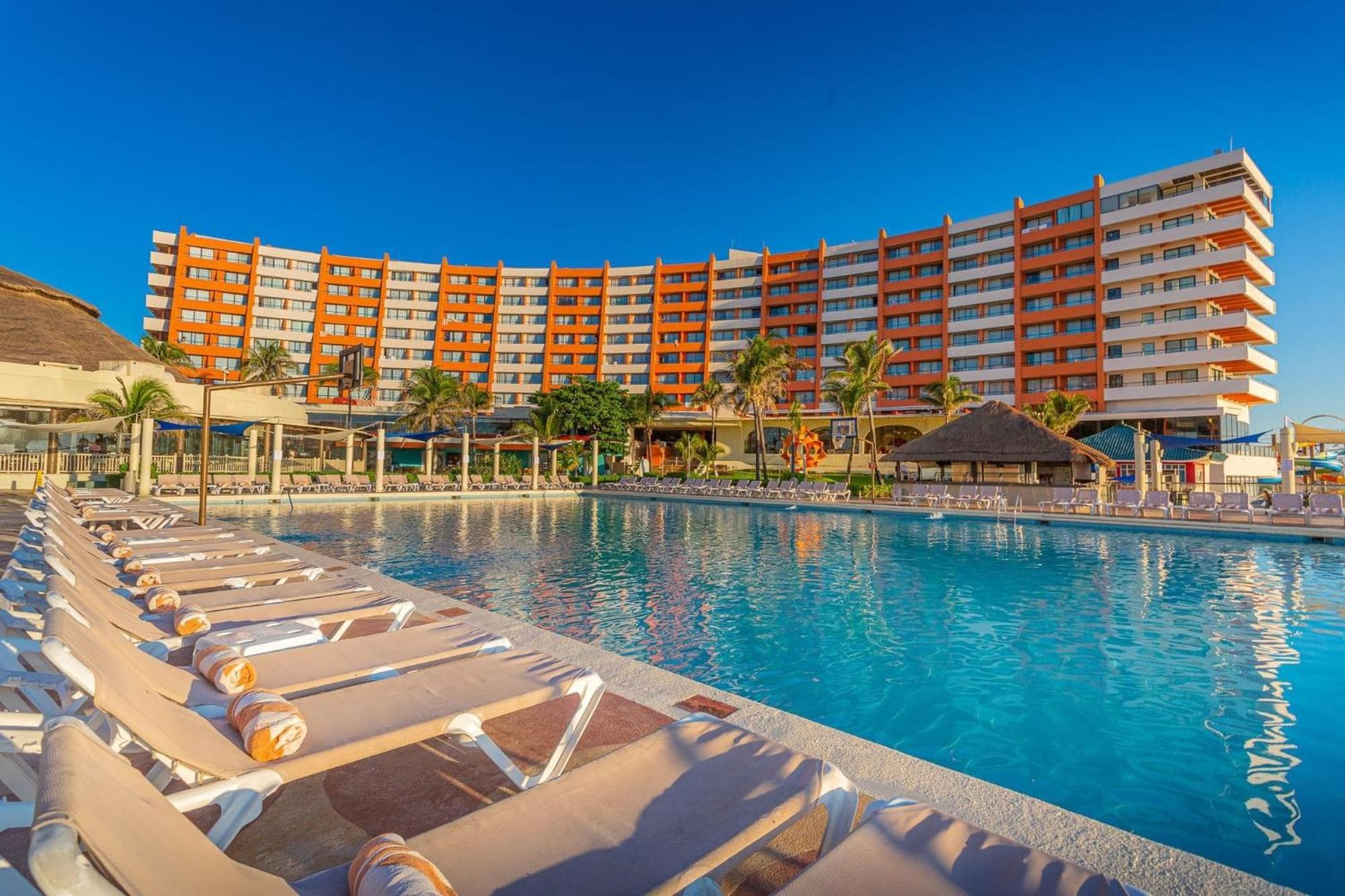 Crown Paradise Club Cancún - Todo Incluido — 1