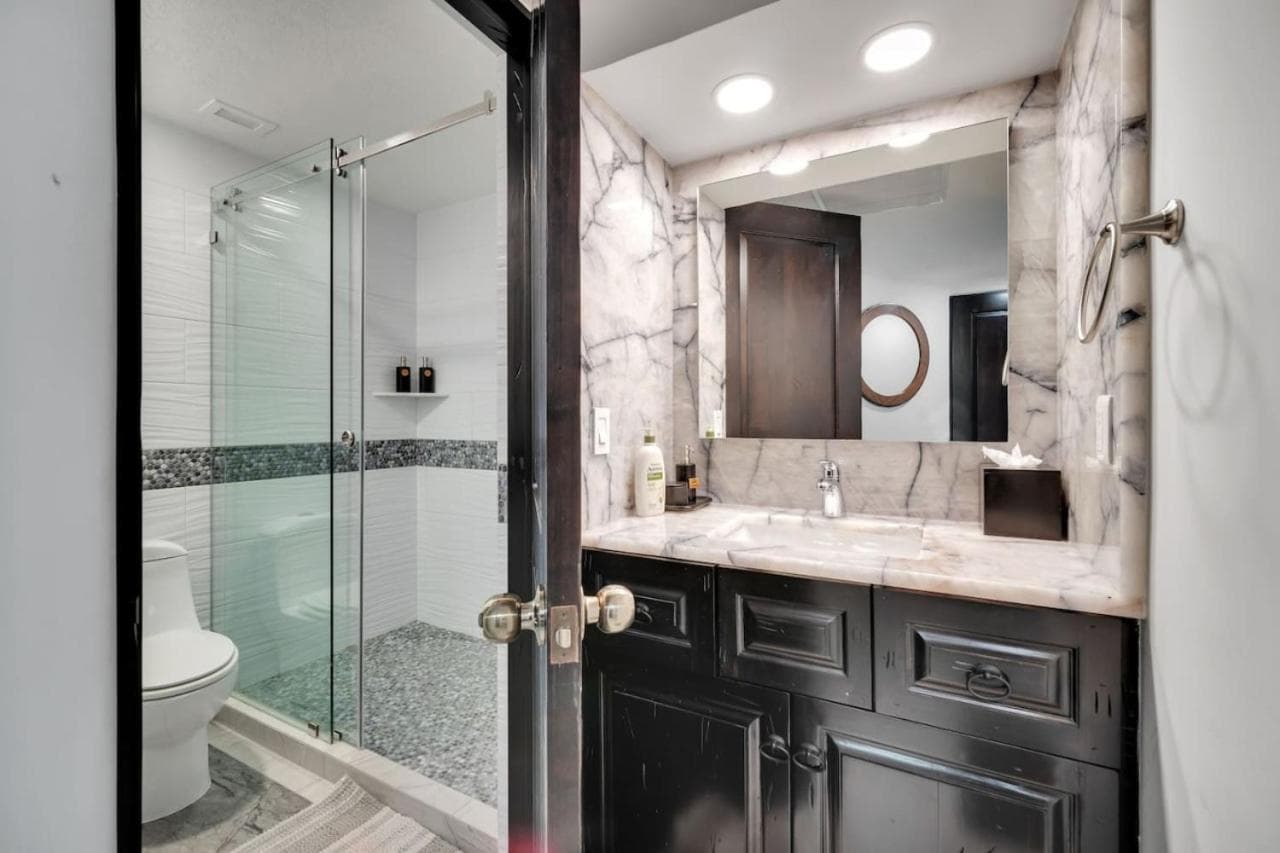 Completely Remodeled 2BD-2BA Plaza Bonita — 29
