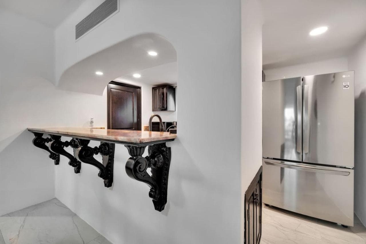Completely Remodeled 2BD-2BA Plaza Bonita — 8