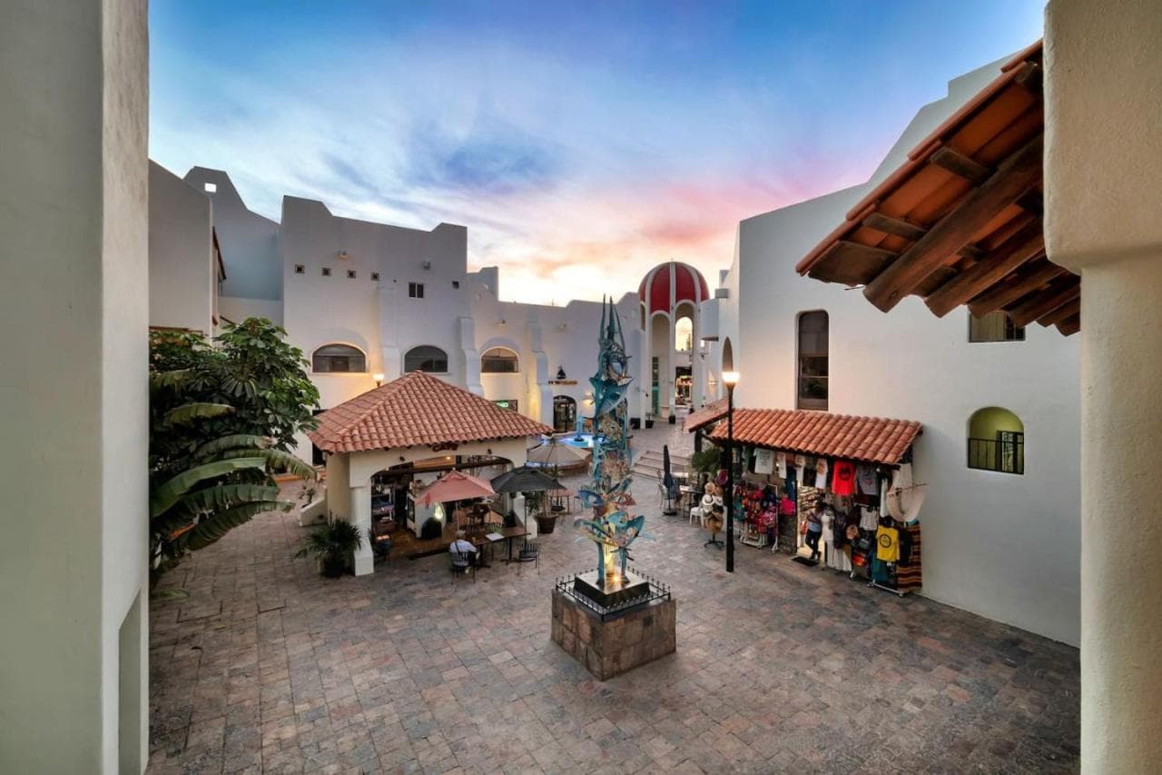 Completely Remodeled 2BD-2BA Plaza Bonita — 12