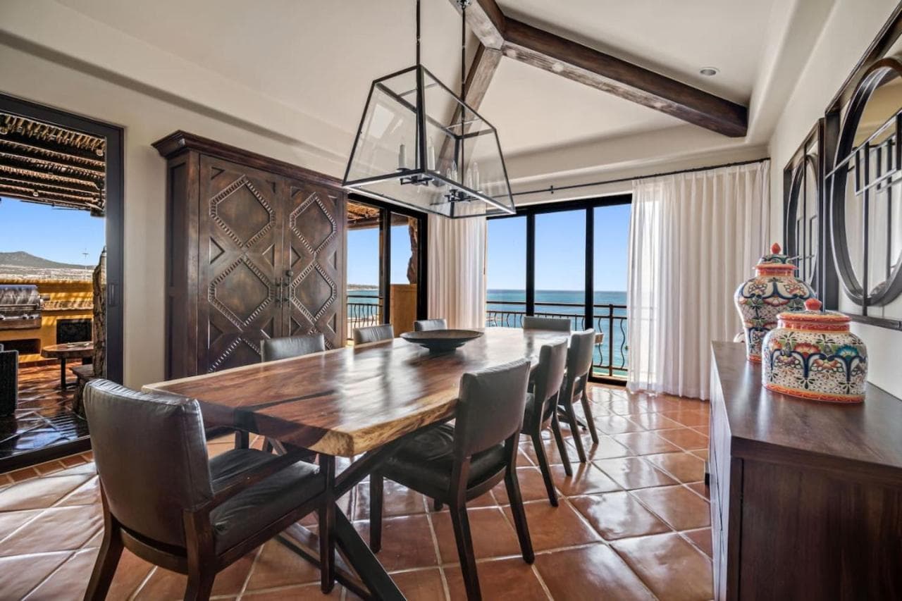 4BD 2-level Penthouse 5-Star Beachfront Paradise. — 22