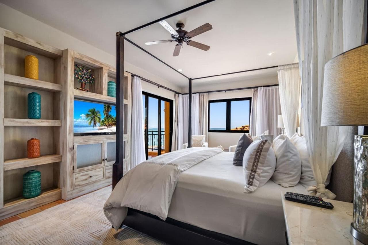 4BD 2-level Penthouse 5-Star Beachfront Paradise. — 19