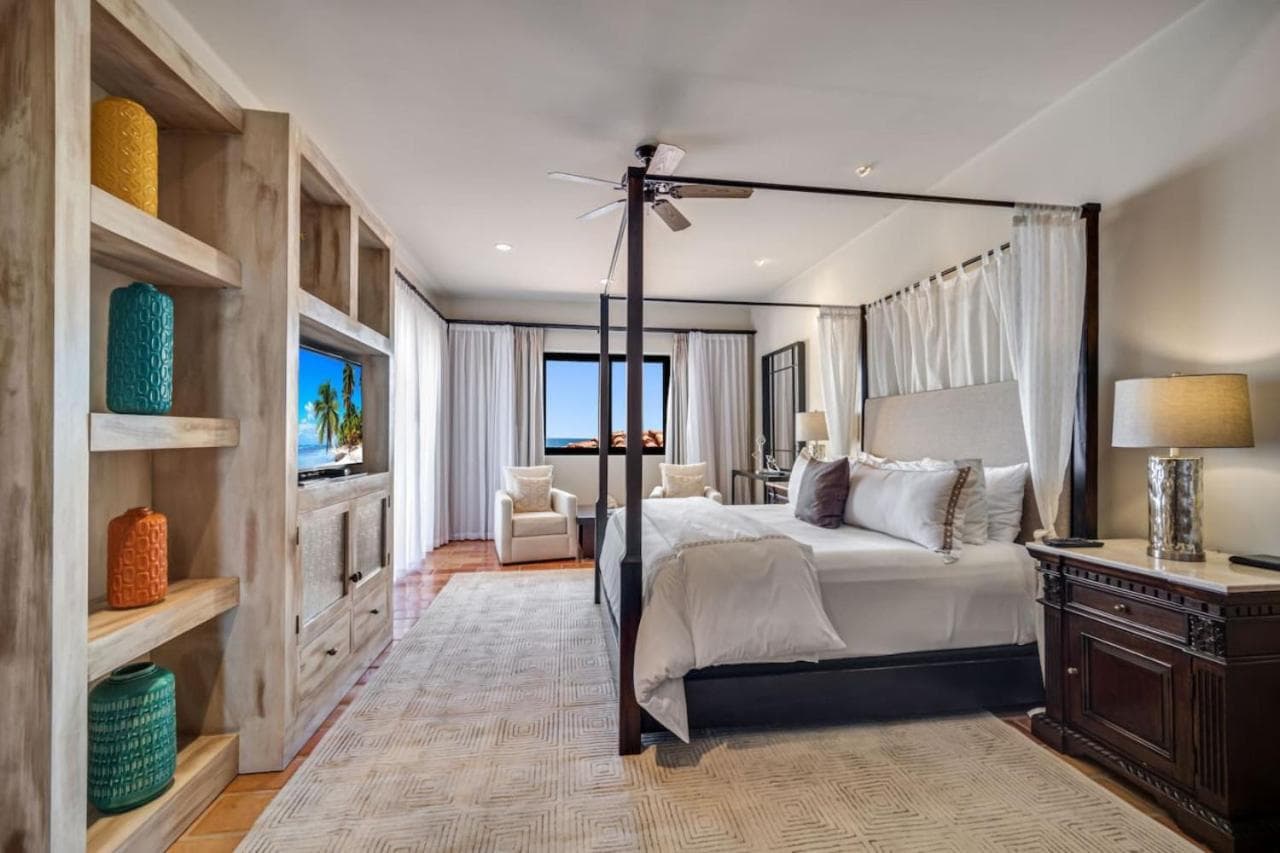 4BD 2-level Penthouse 5-Star Beachfront Paradise. — 16