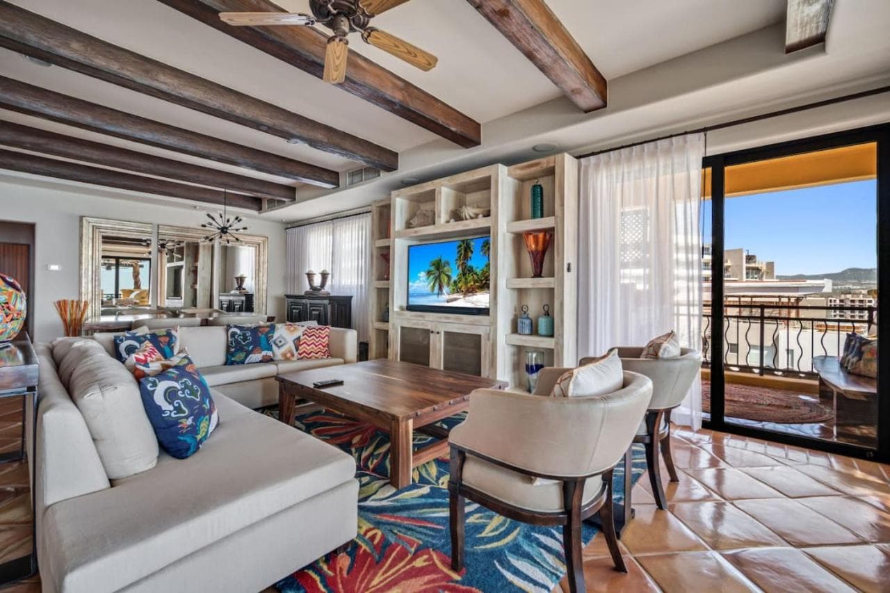 4BD 2-level Penthouse 5-Star Beachfront Paradise. — 23