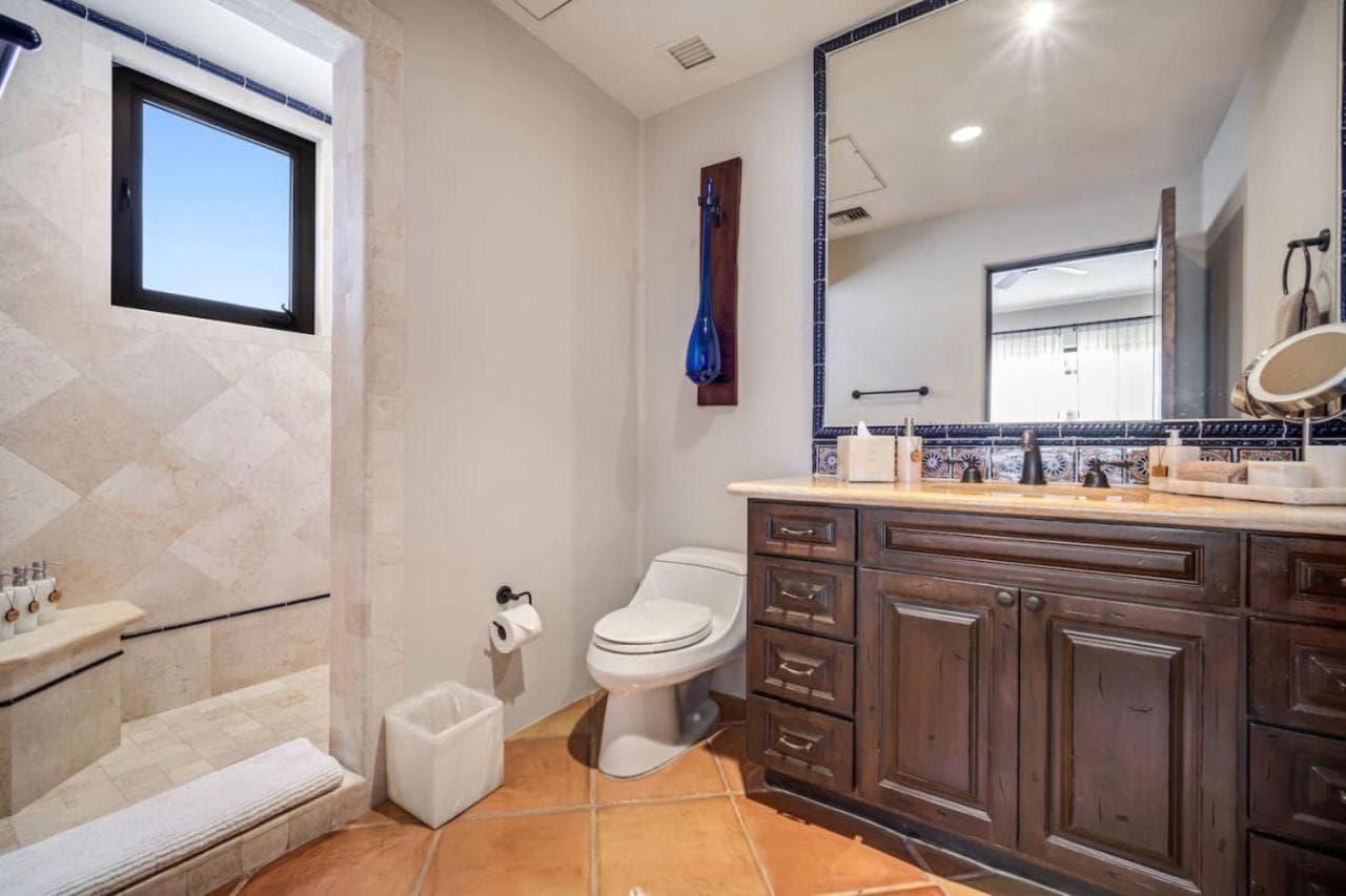 4BD 2-level Penthouse 5-Star Beachfront Paradise. — 9