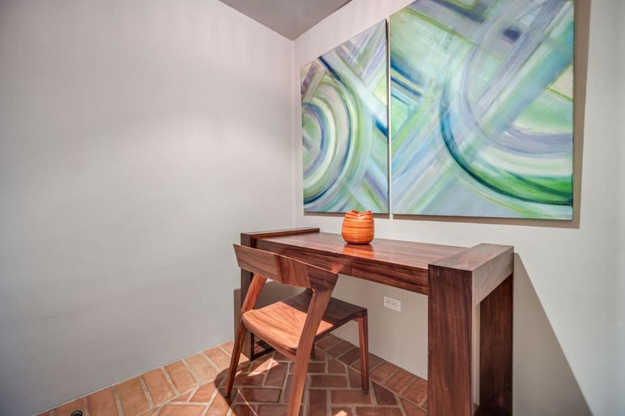 4BD 2-level Penthouse 5-Star Beachfront Paradise. — 17