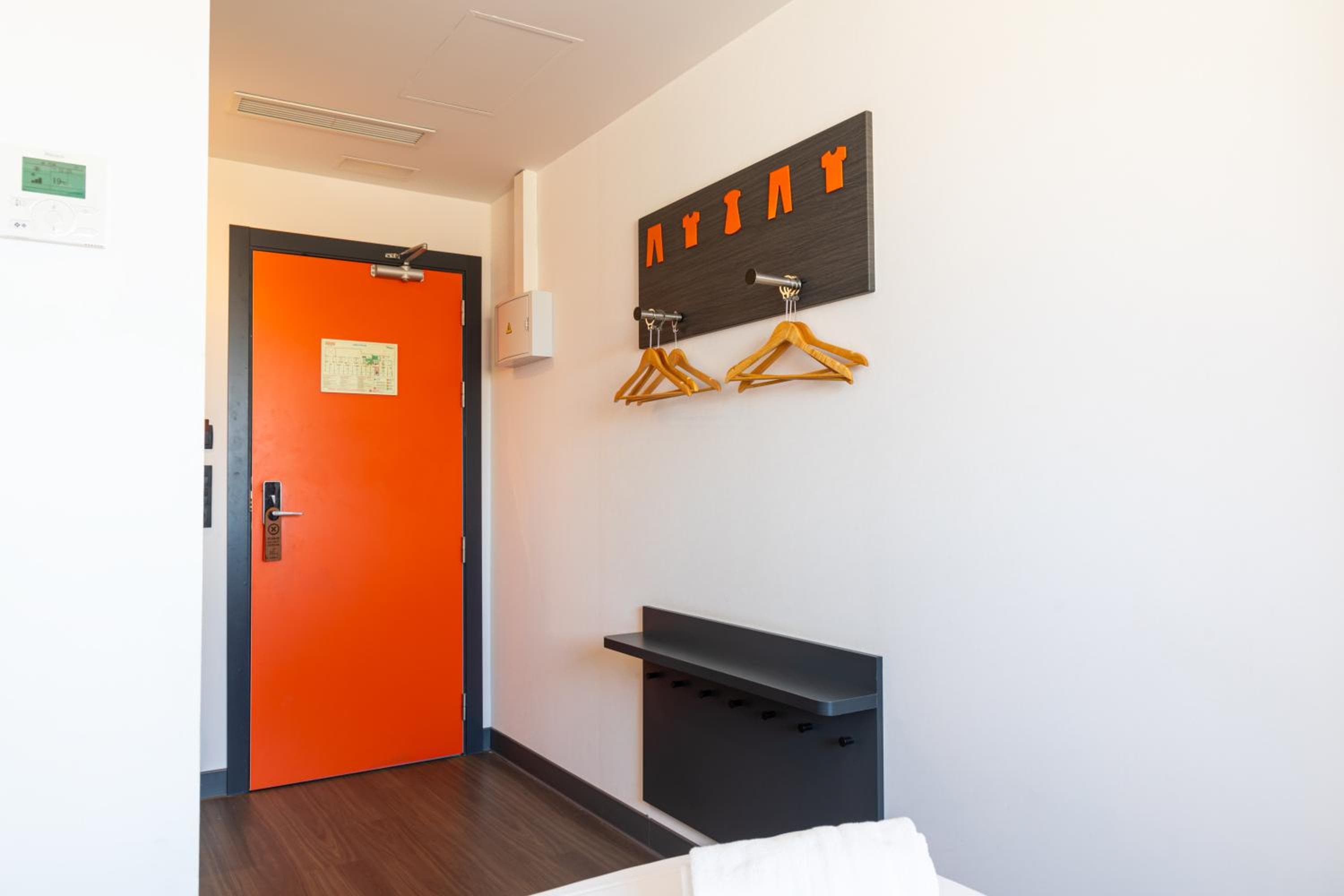 easyHotel Malaga Centro Città — 24