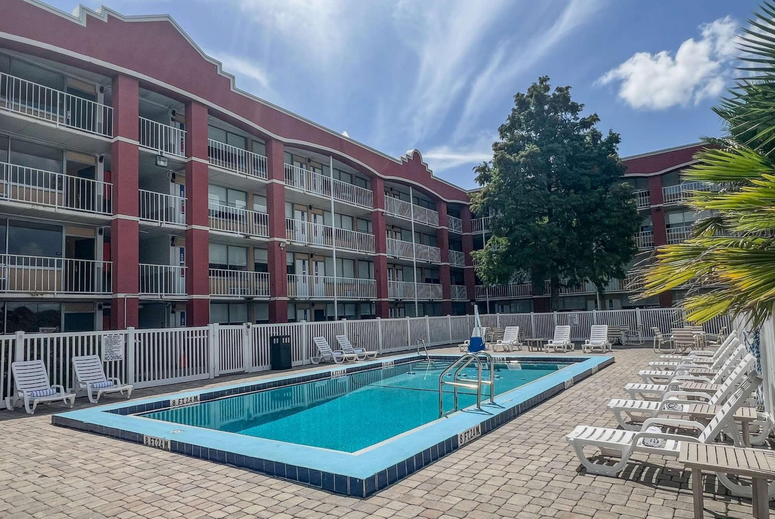 Baymont by Wyndham Orlando North Millenia — 9