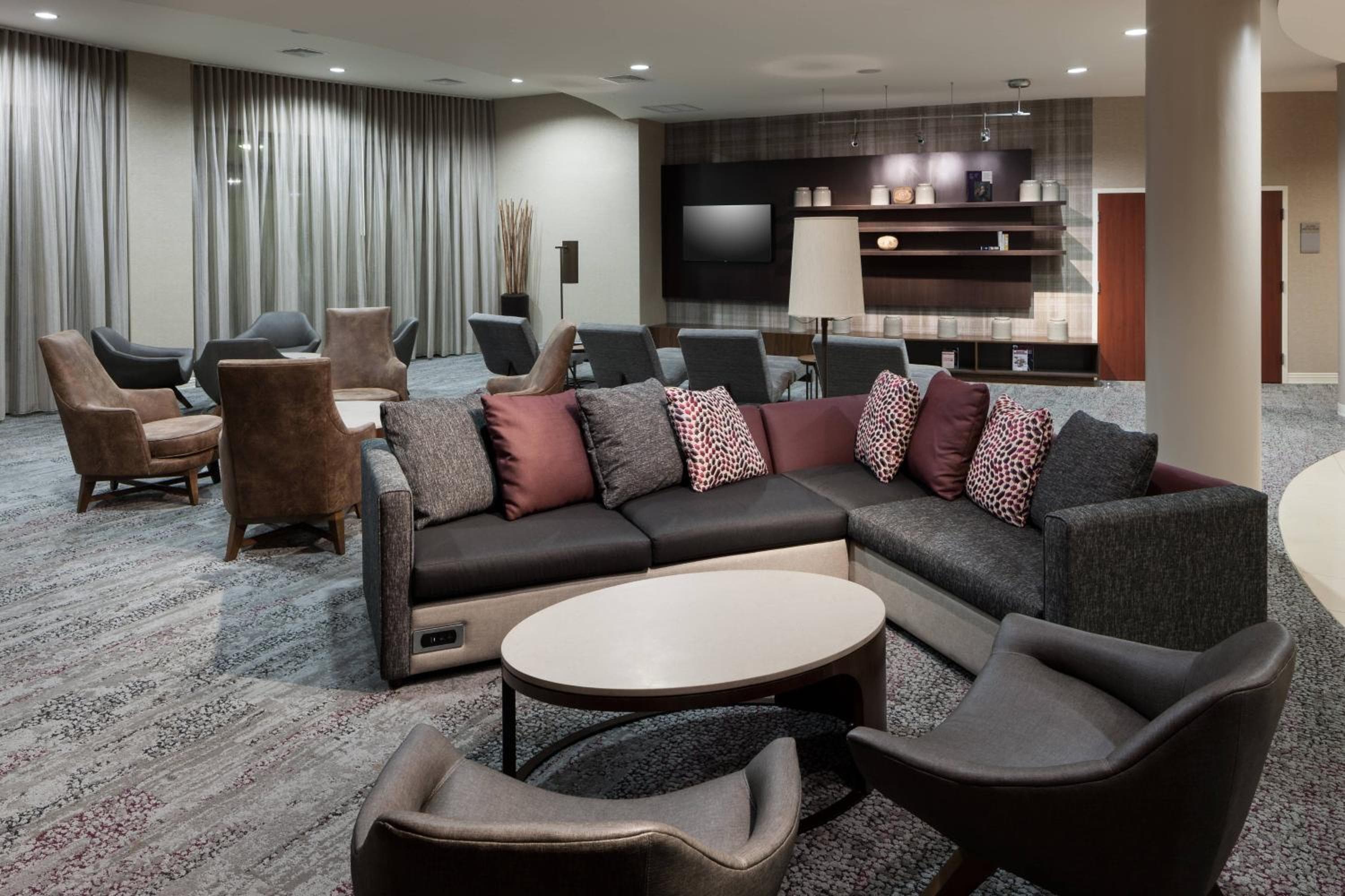 Courtyard by Marriott Miami at Dolphin Mall — 7